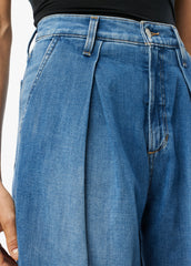 THE PLEATED TROUSER