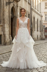 Charming A line V Neck Sleeveless Wedding Dress with Lace Appliques
