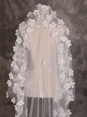Cute Lace Flower Appliques One Tier Cut Edge Wedding Veil