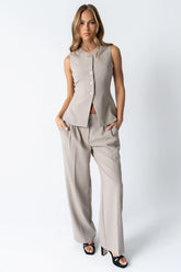 Carrie Pleated Trousers in Long Taupe