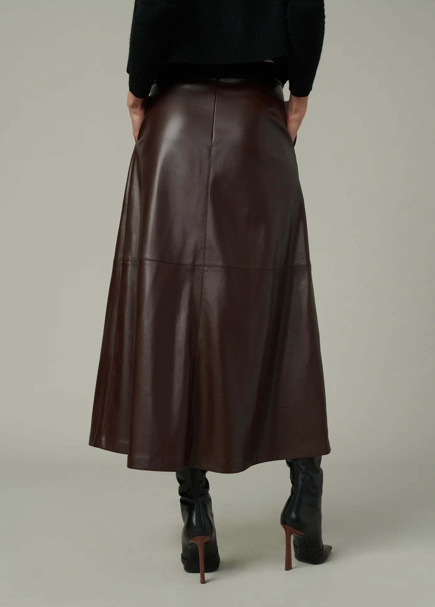 THE TAVI VEGAN LEATHER SKIRT
