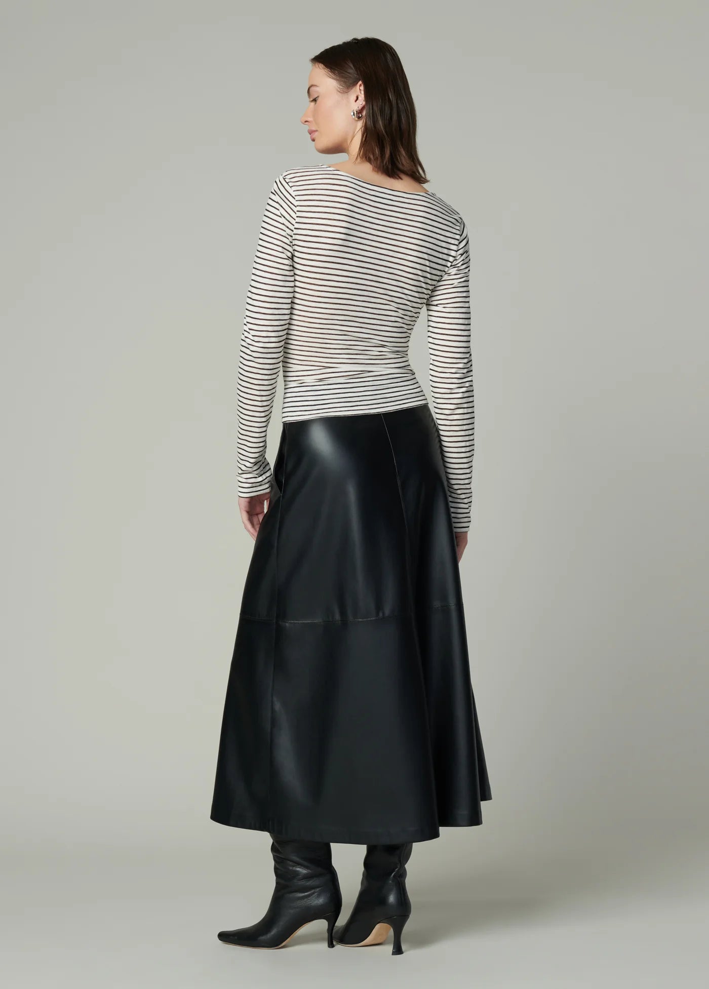 THE AVA STRIPE TWIST V NECK TOP