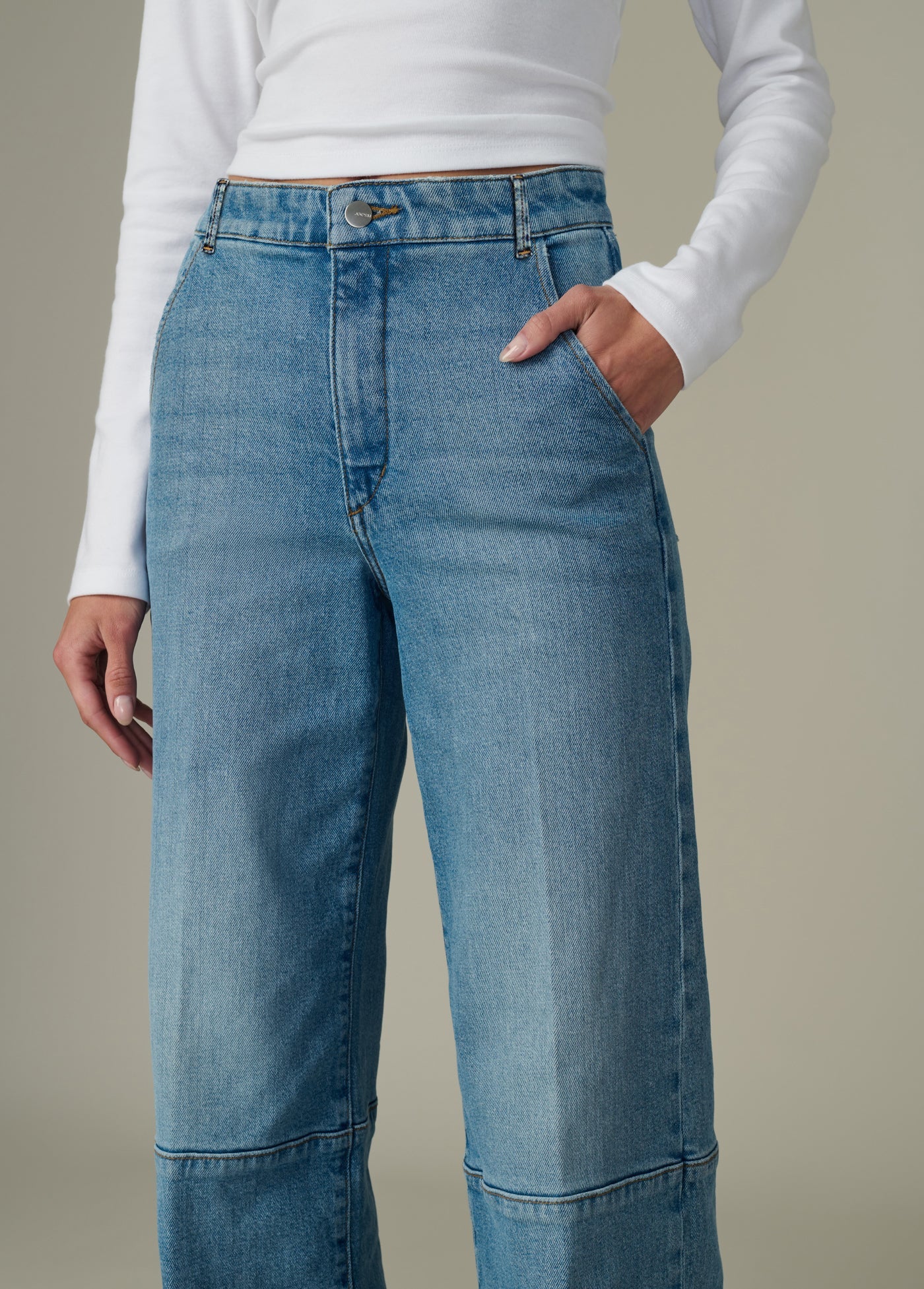 THE SEAMED MIA