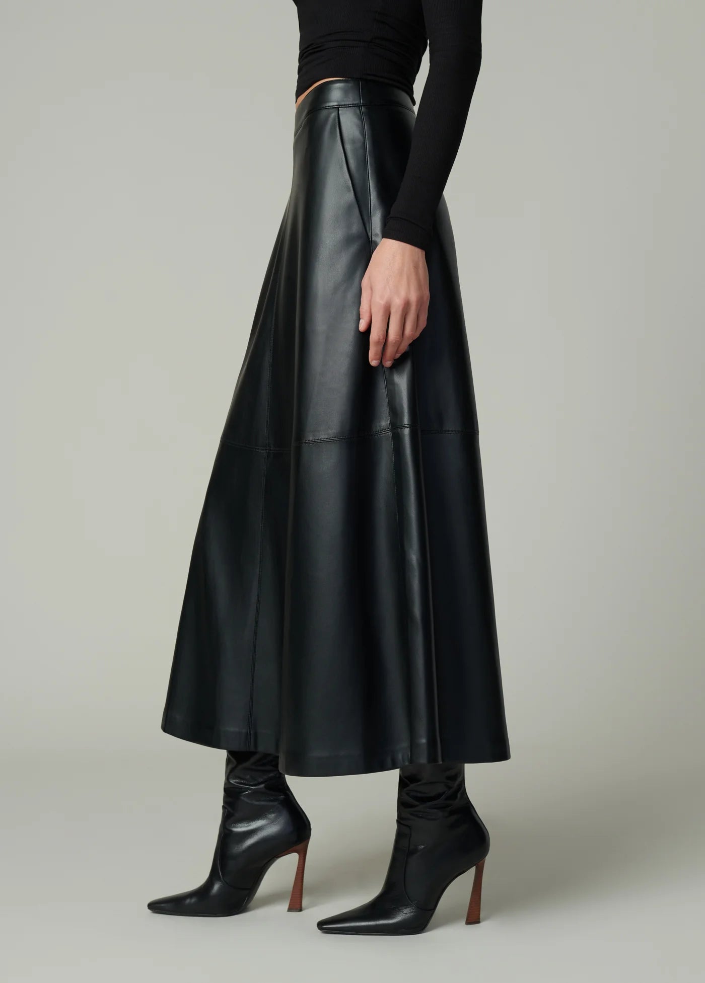 THE TAVI VEGAN LEATHER SKIRT
