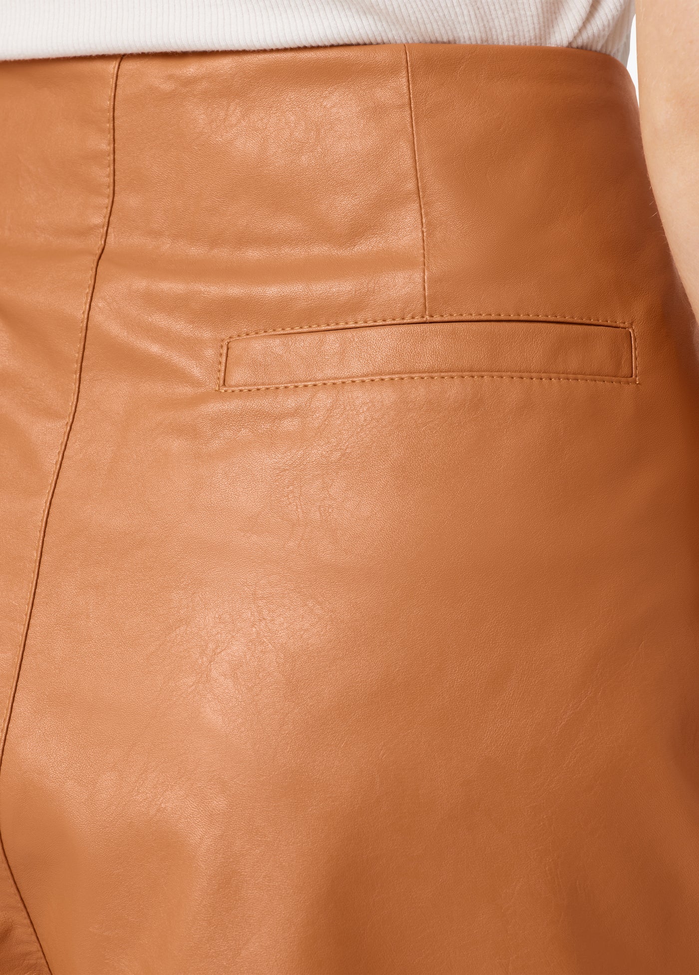THE JOHNNIE VEGAN LEATHER SHORT