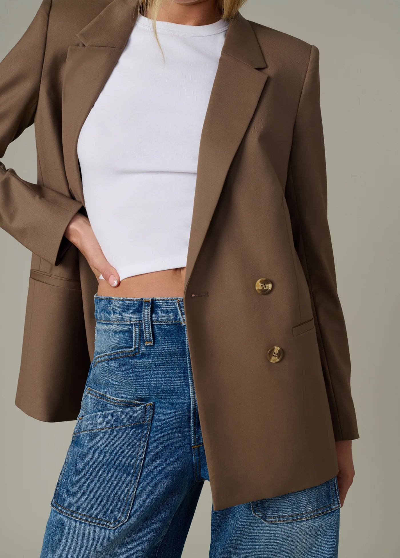 THE DOUBLE BREASTED BLAZER