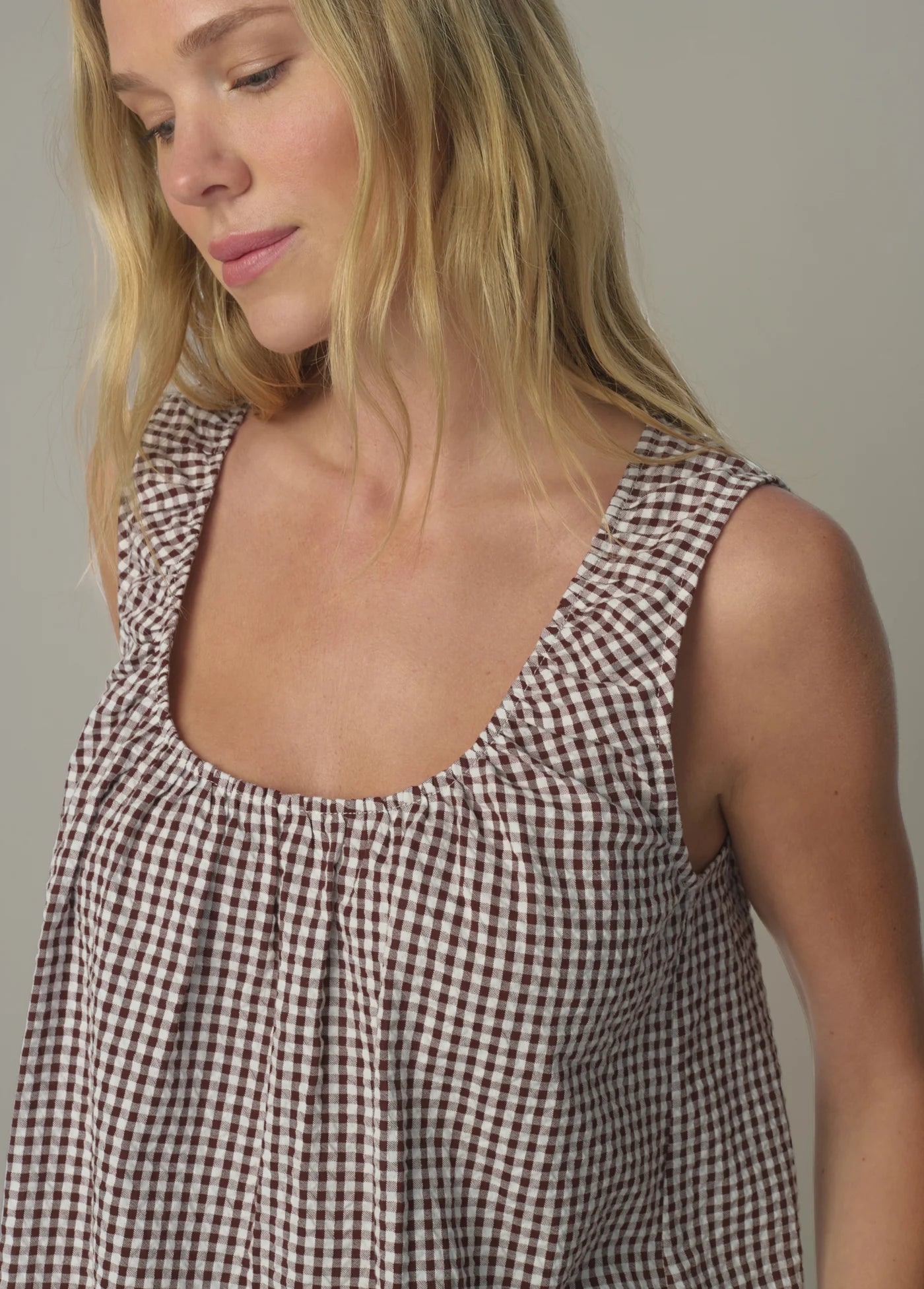 THE ANA U NECK SLEEVELESS BLOUSE