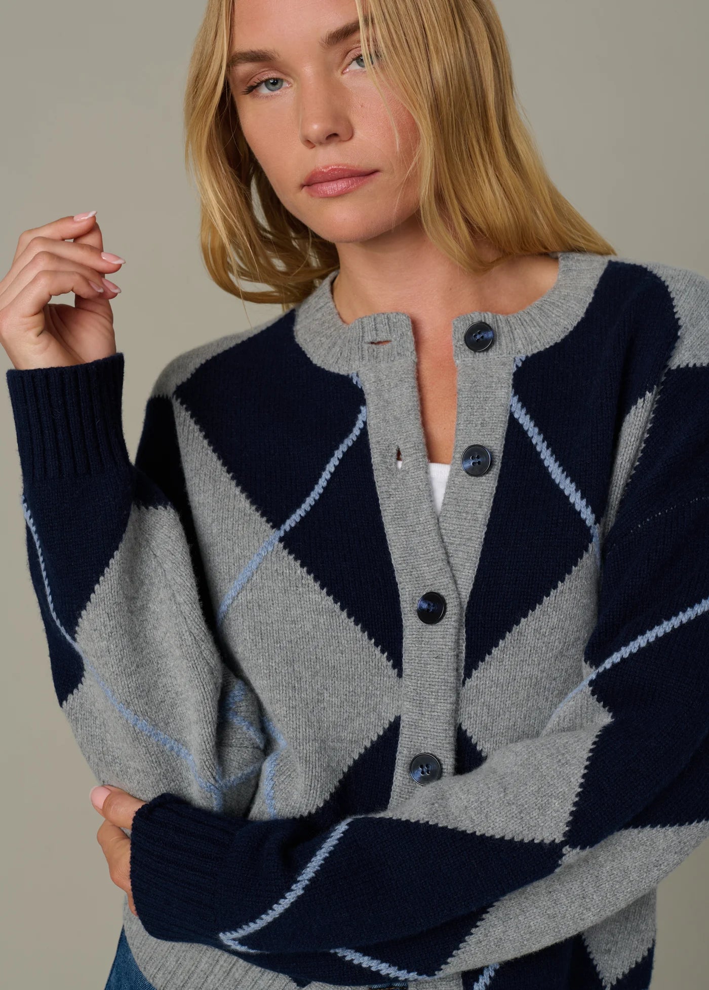 THE RELAXED FIT CARDIGAN