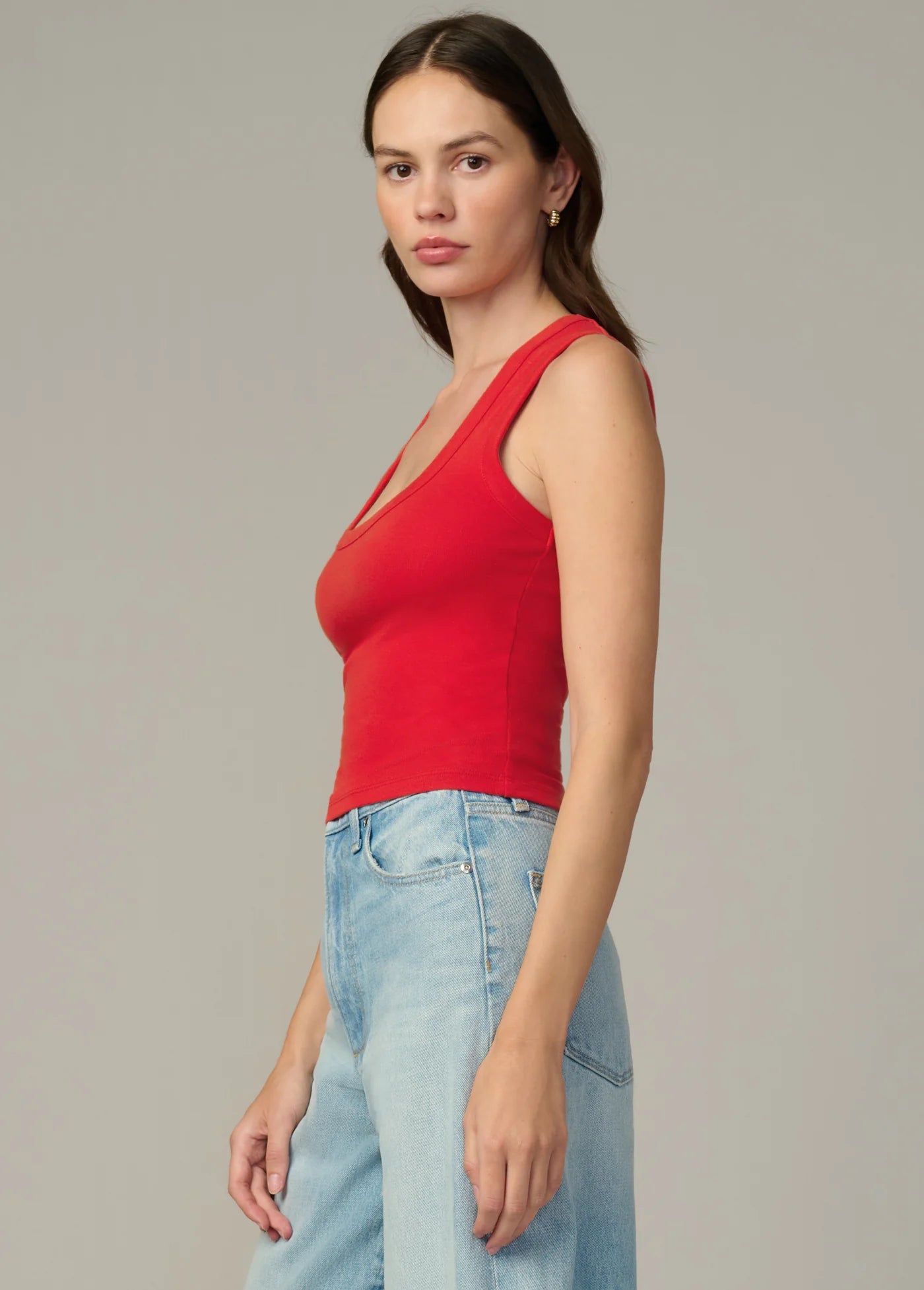 THE U NECK TANK