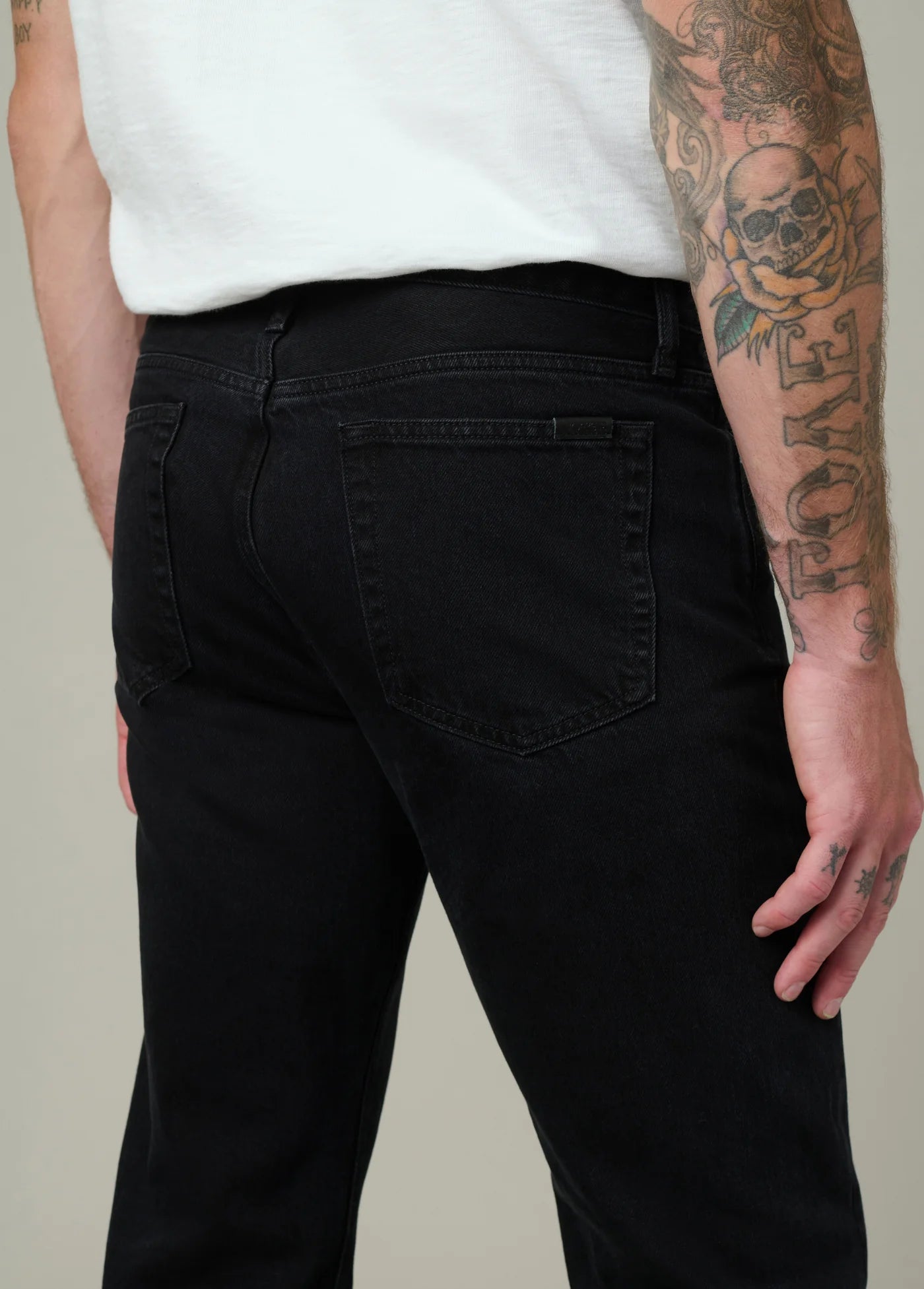 THE SLIM STRAIGHT 32
