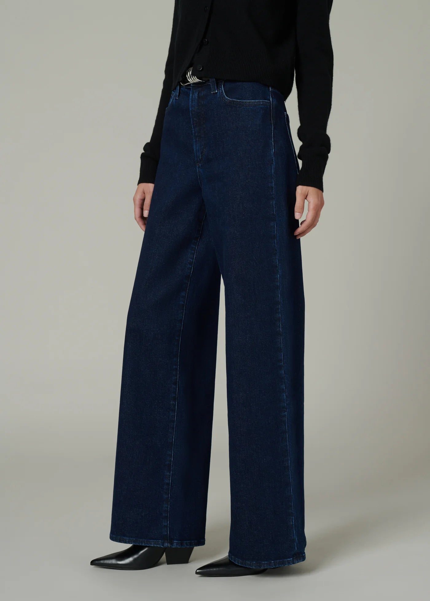 THE MIA PETITE