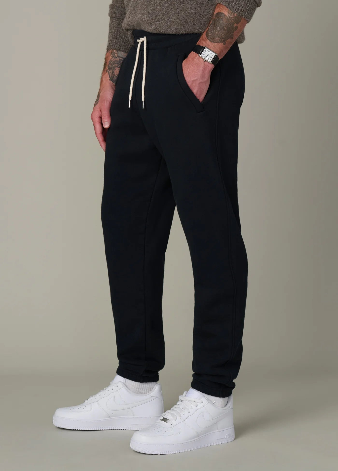 BESPOKE ZIP POCKET JOGGER