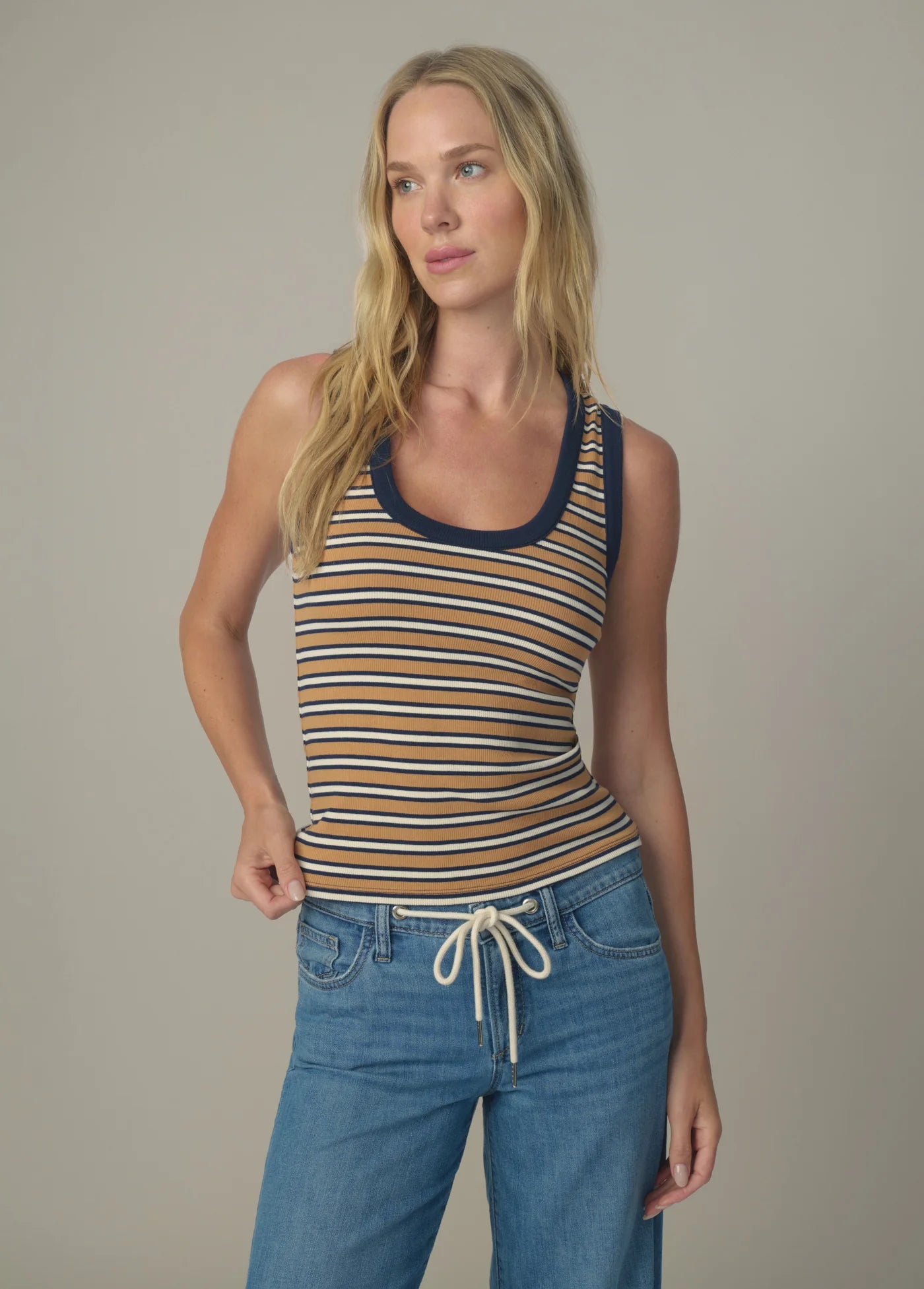 THE U NECK TANK