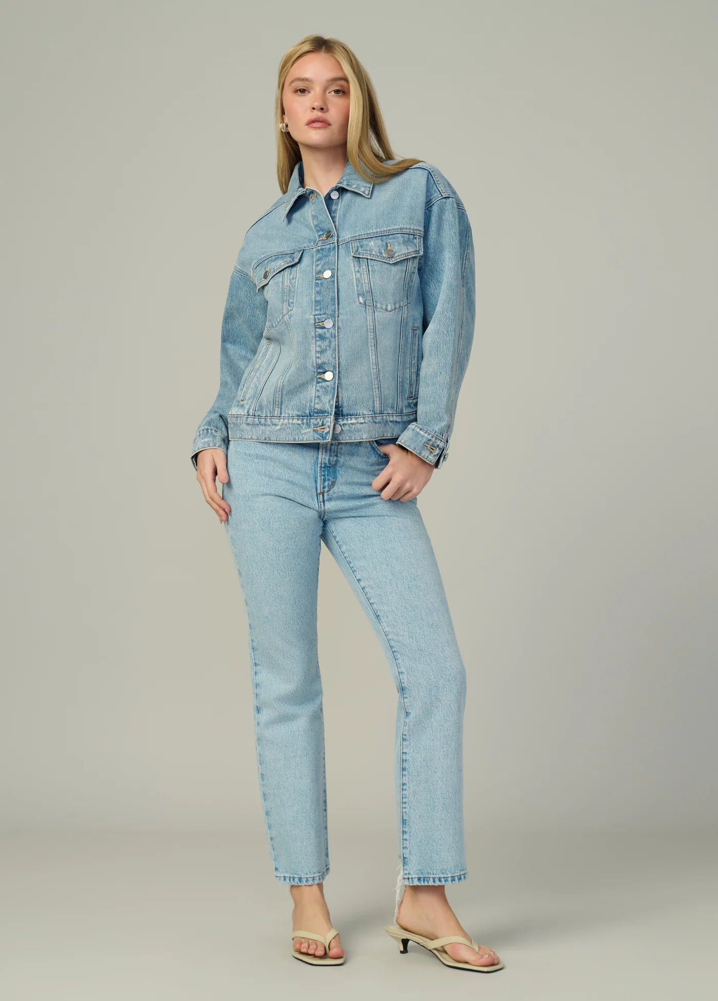 THE OVERSIZED DENIM JACKET
