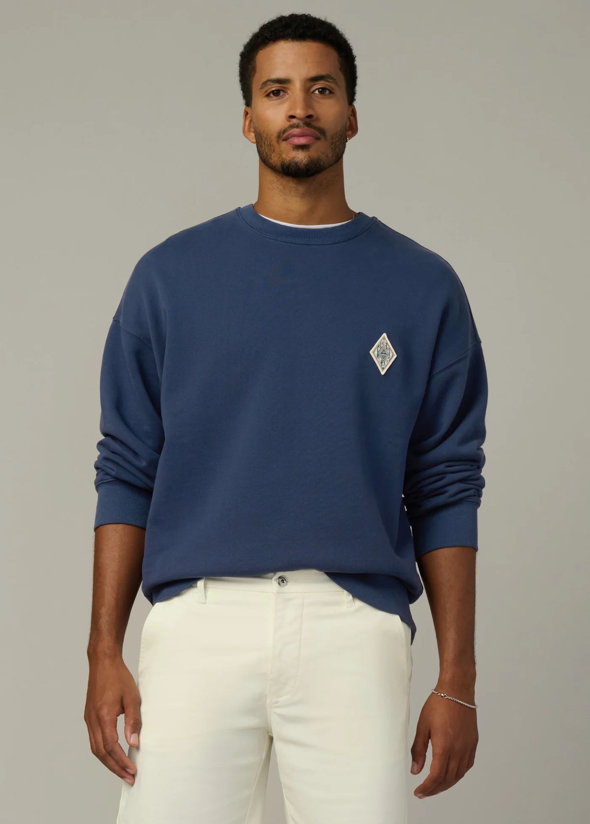 EMBROIDERY CHEST PATCH SWEATSHIRT