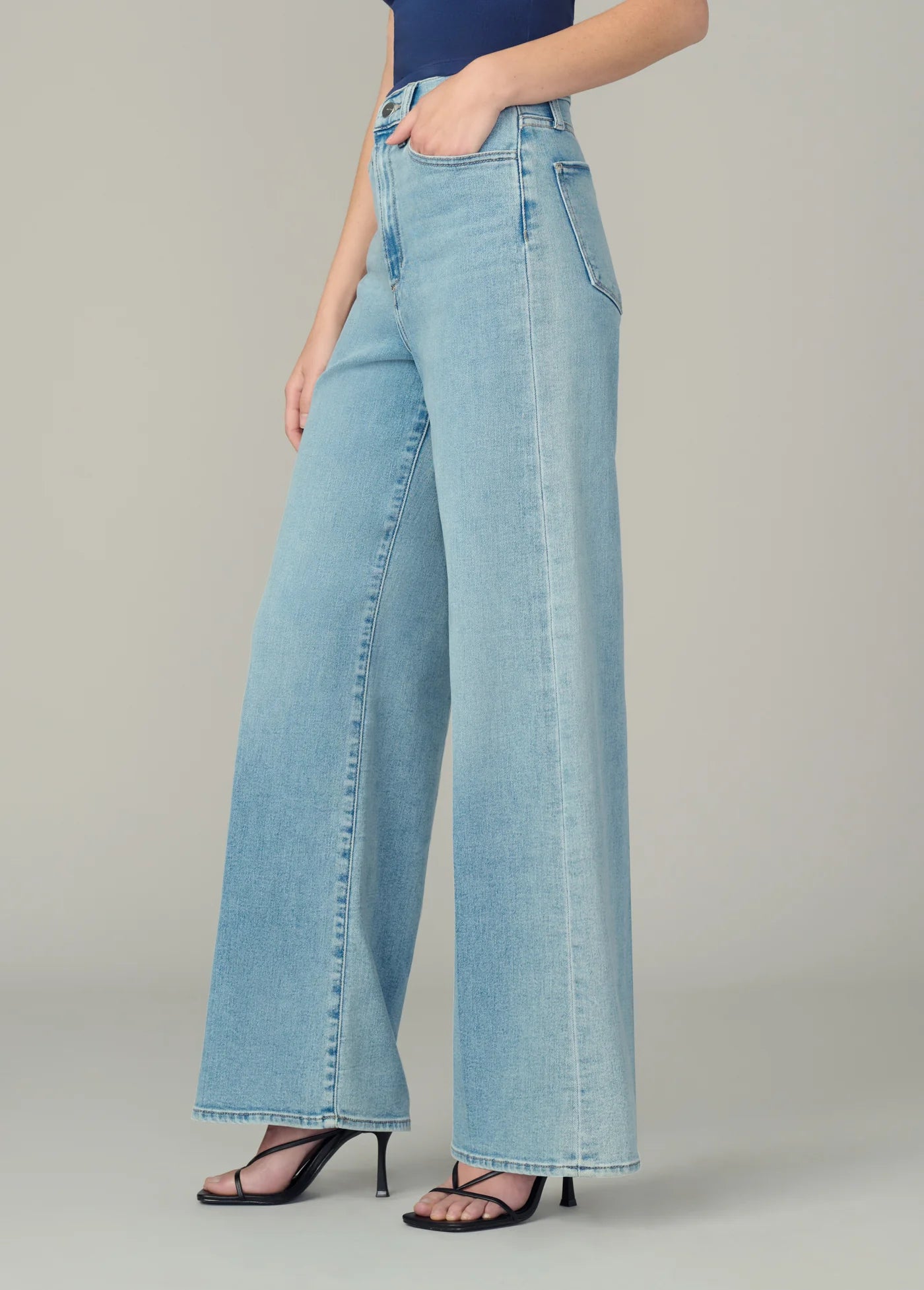 THE MIA PETITE