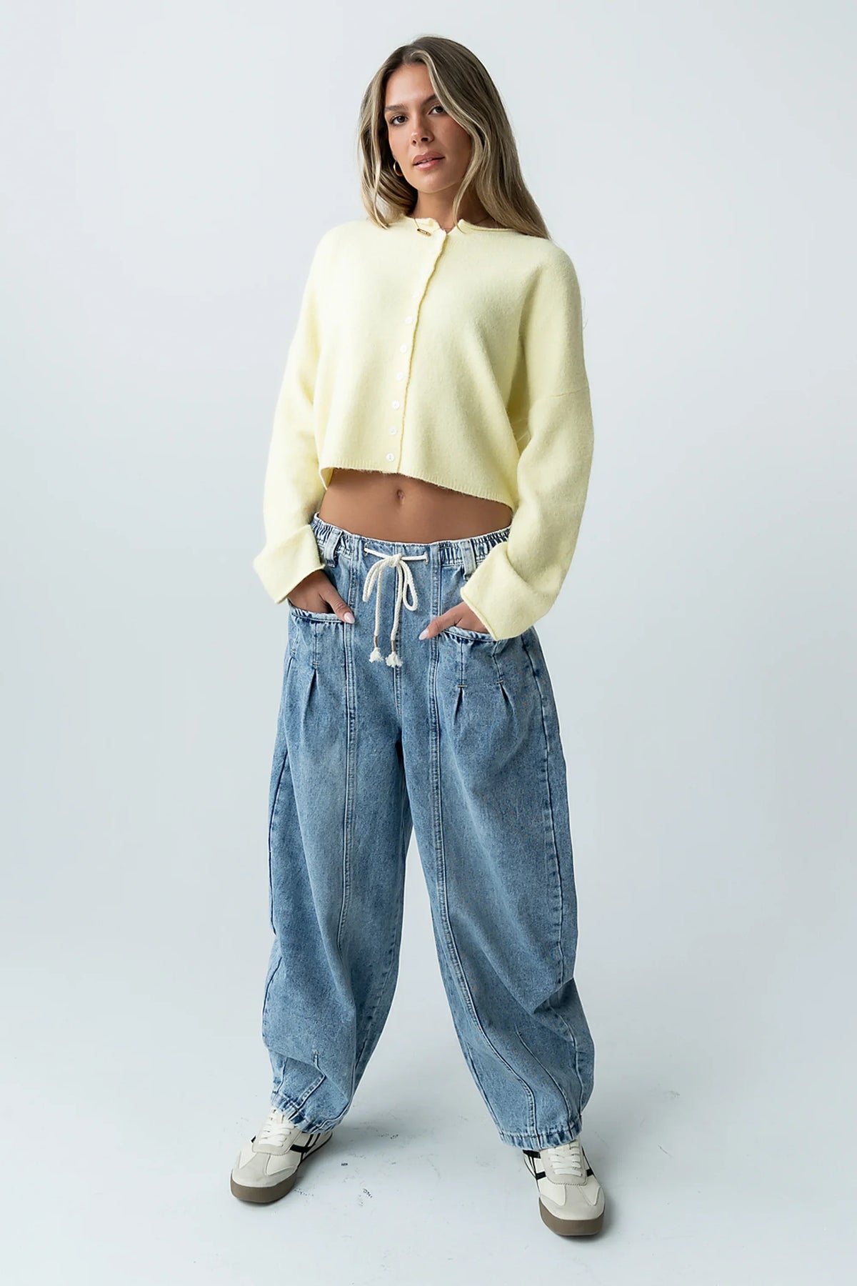 Kamryn Tapered Baggy Jeans in Medium Wash