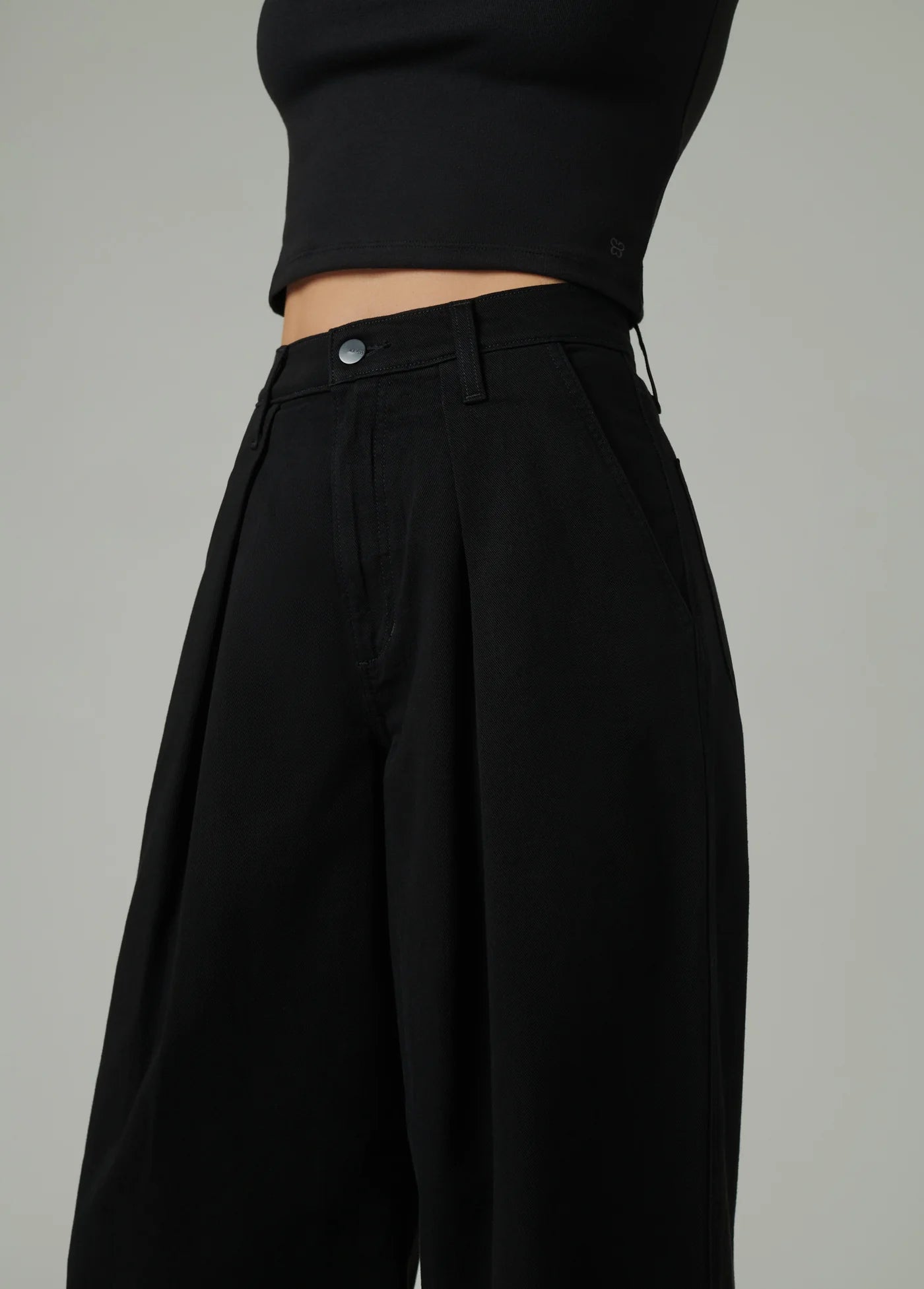 THE PLEATED DENIM TROUSER