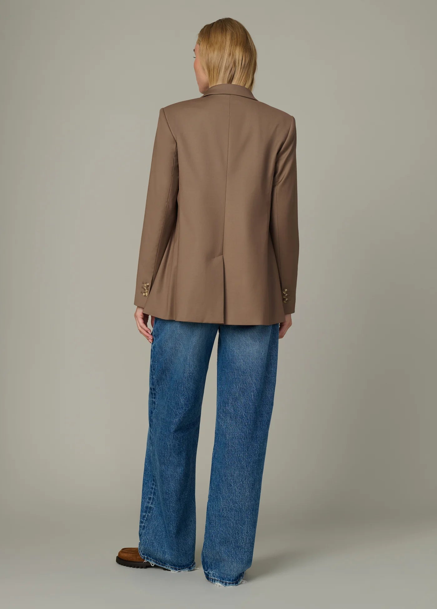 THE DOUBLE BREASTED BLAZER