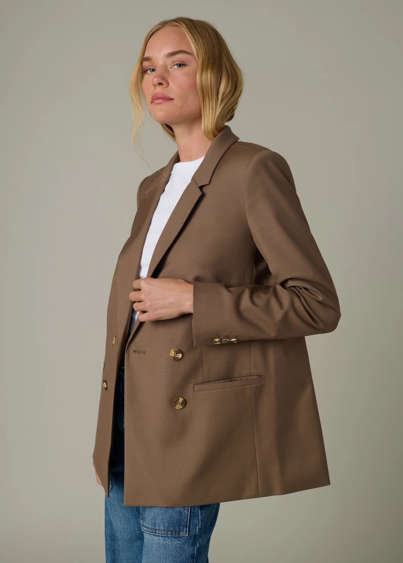 THE DOUBLE BREASTED BLAZER