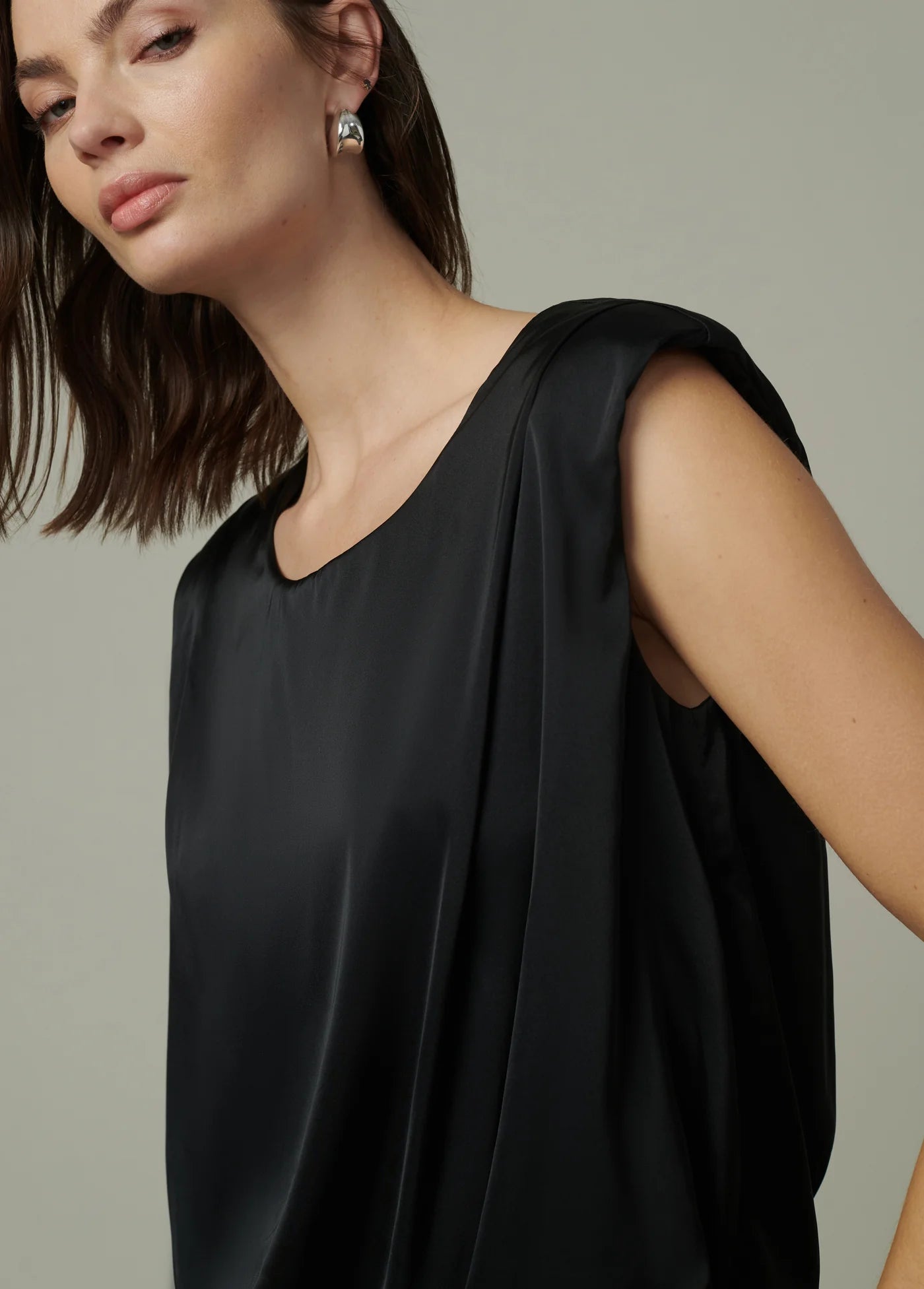 THE VICTORIA SLEEVELESS TOP
