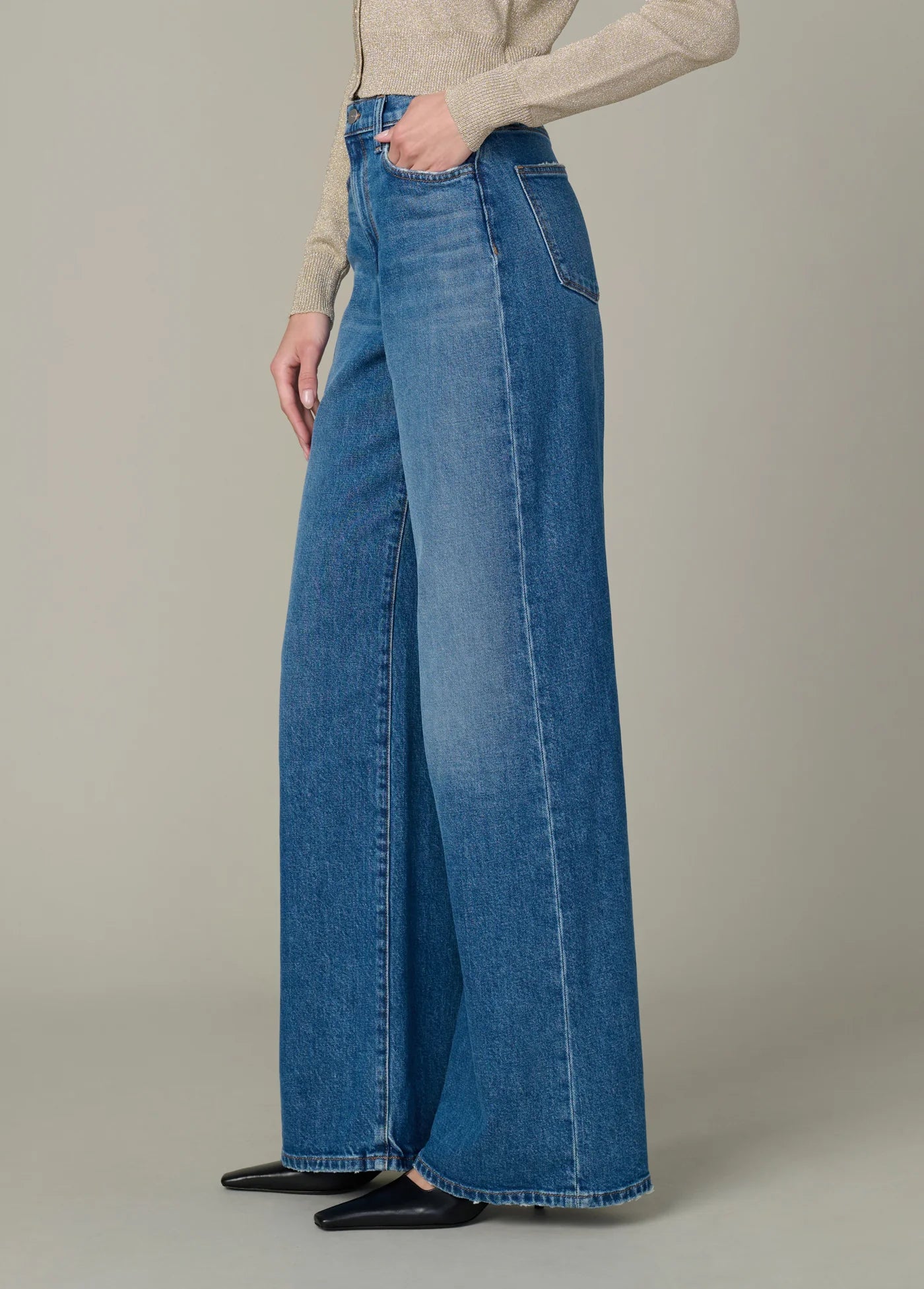 THE MIA PETITE