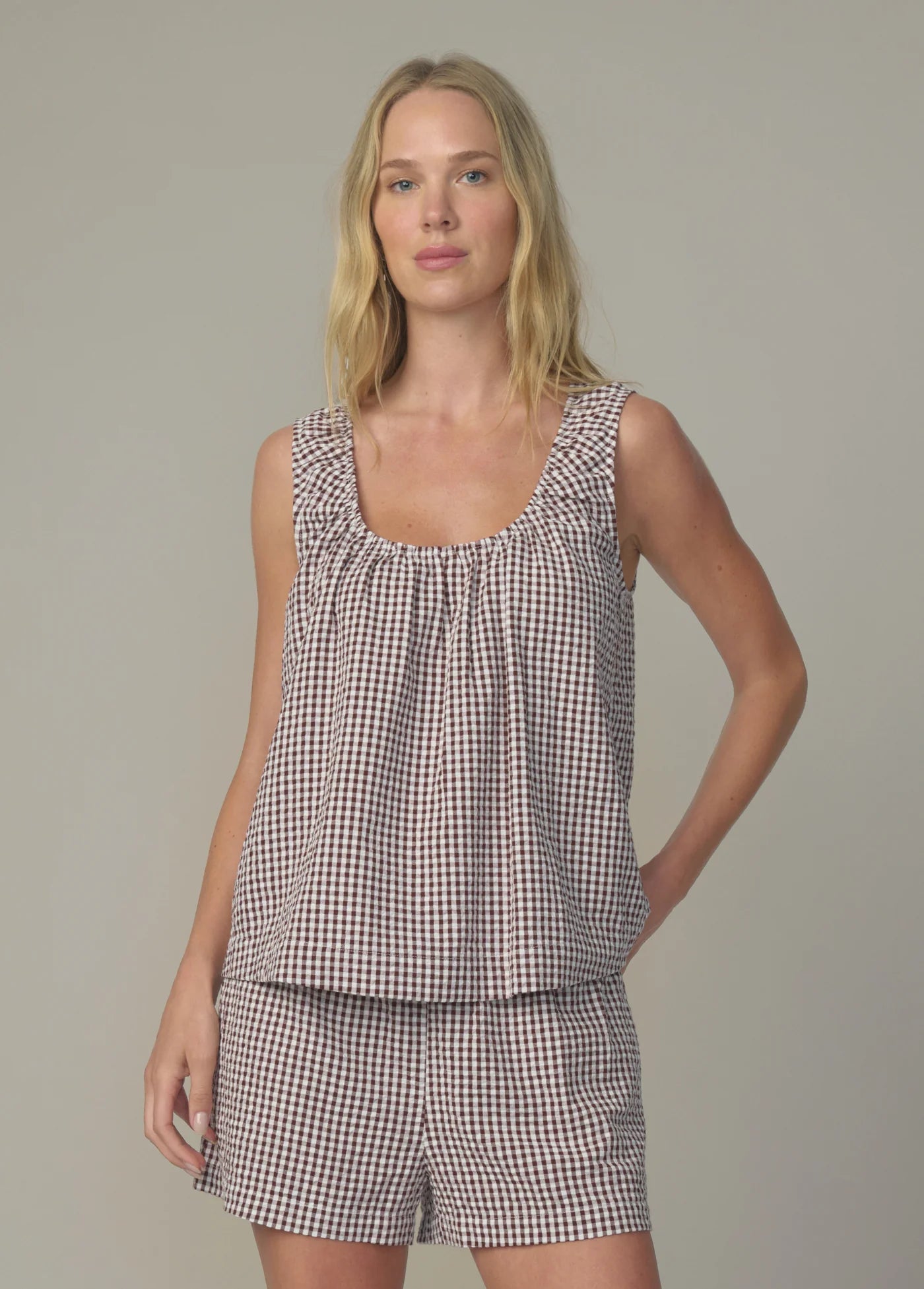 THE ANA U NECK SLEEVELESS BLOUSE