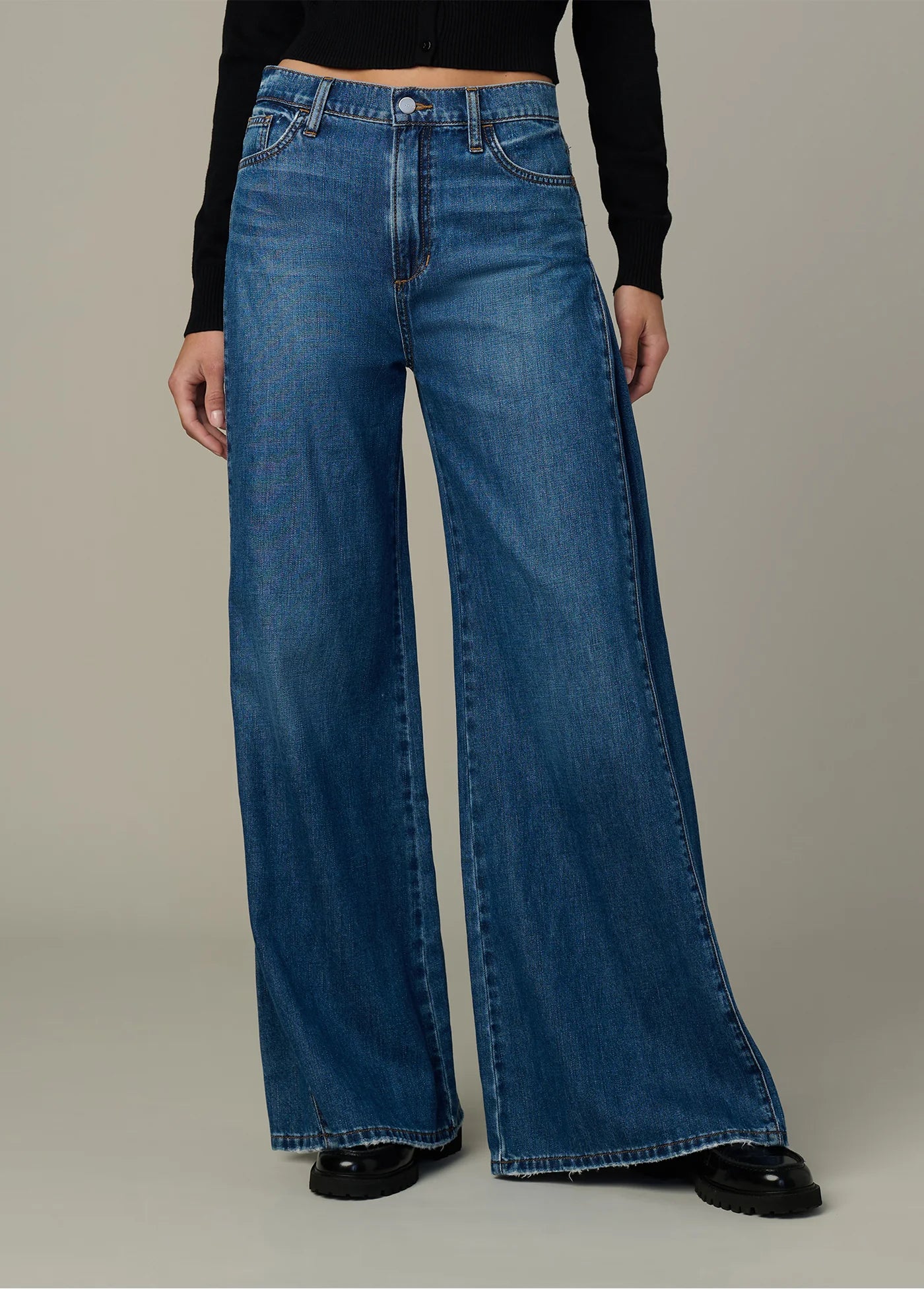 THE SIDE PLEAT JEAN
