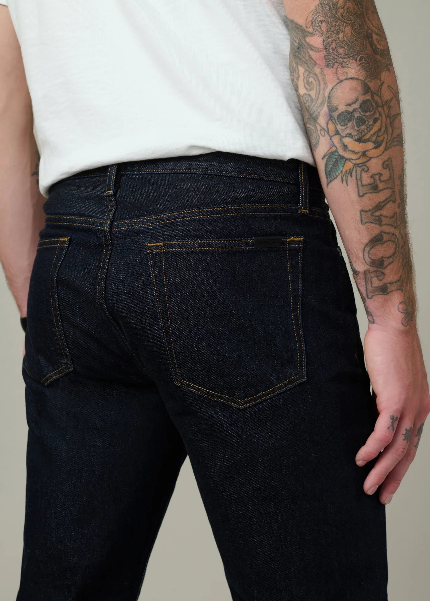 THE SLIM STRAIGHT 32