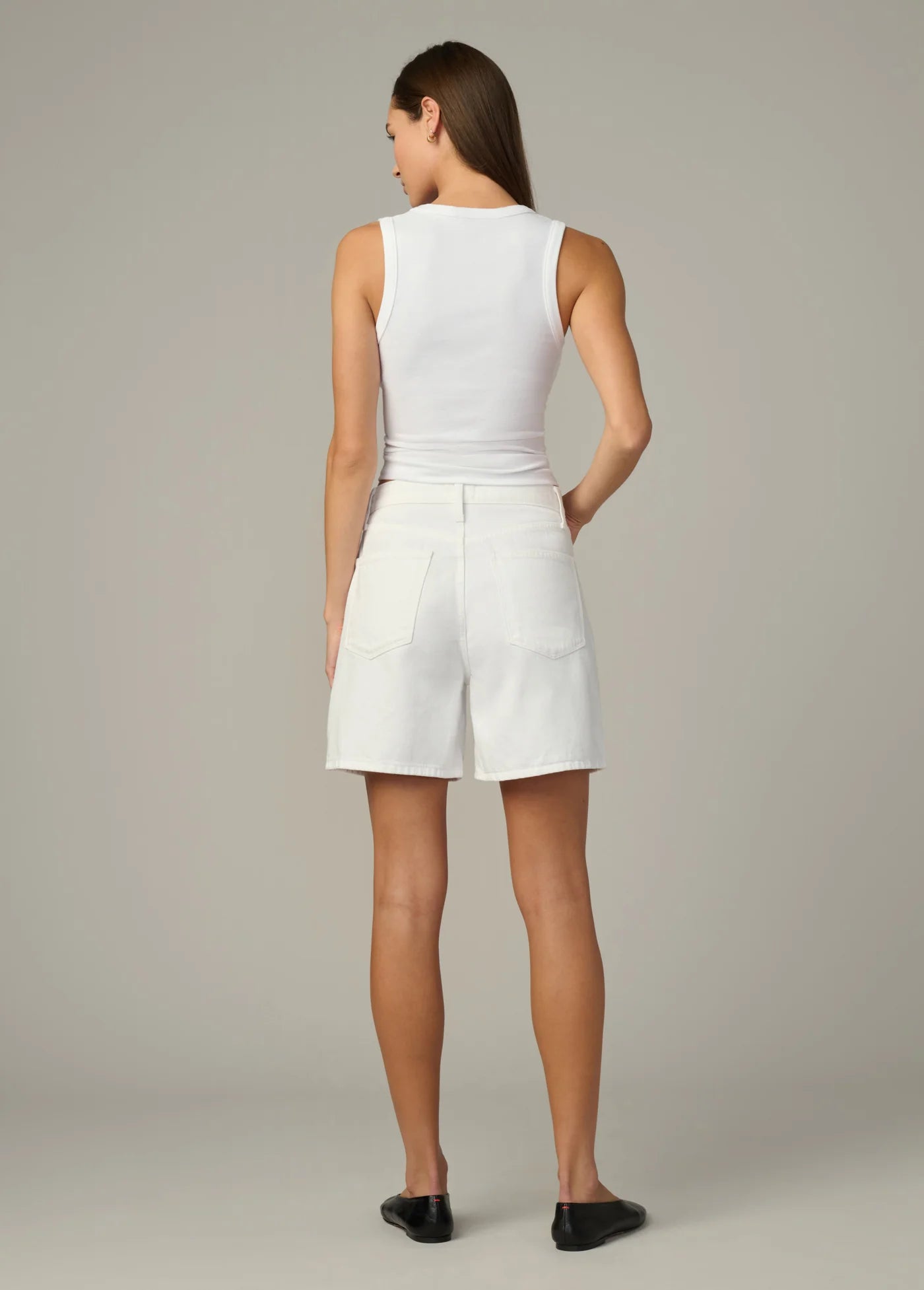 THE U NECK TANK