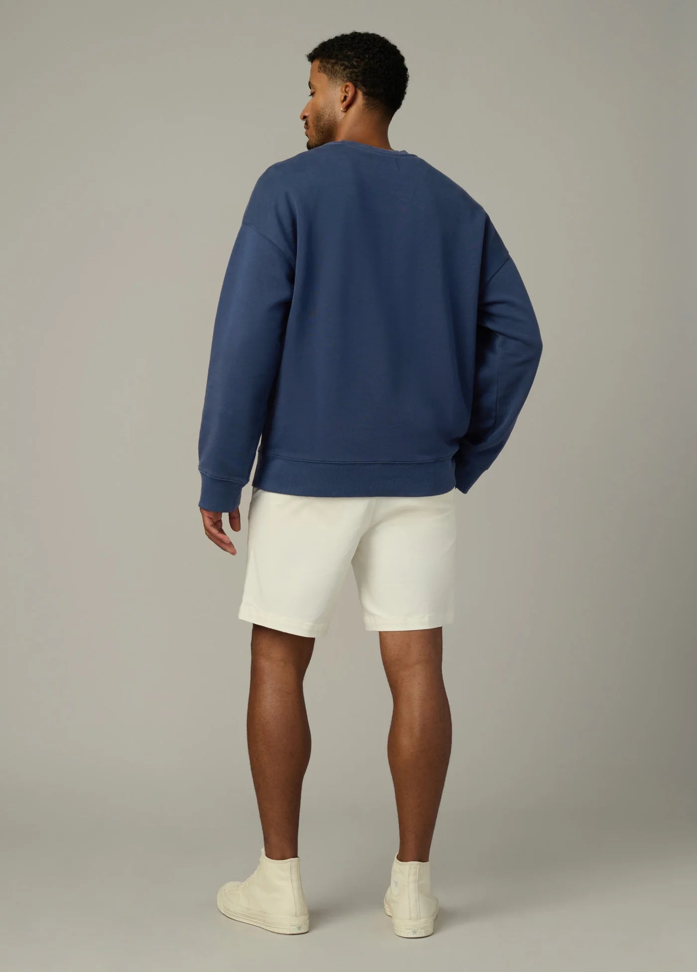 EMBROIDERY CHEST PATCH SWEATSHIRT