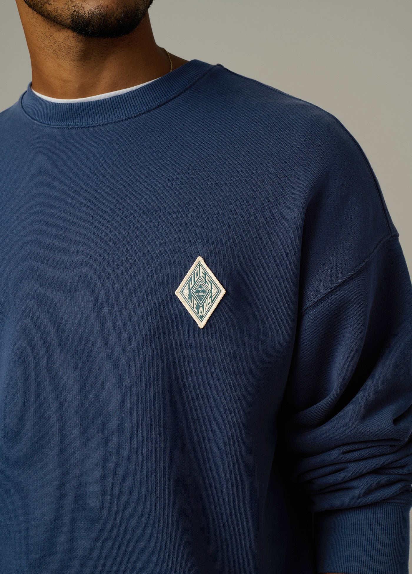 EMBROIDERY CHEST PATCH SWEATSHIRT