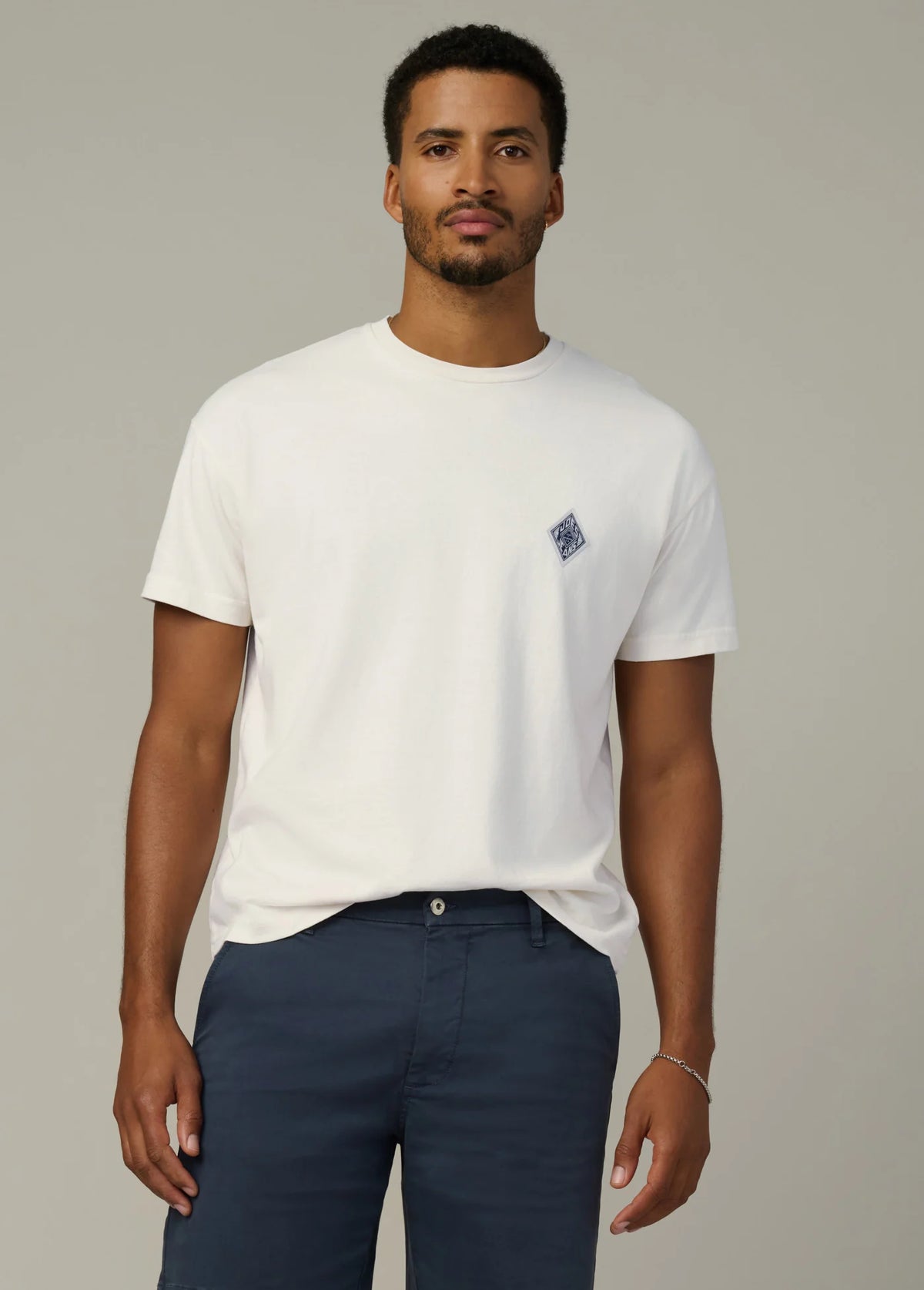 EMBROIDERY CHEST PATCH TEE