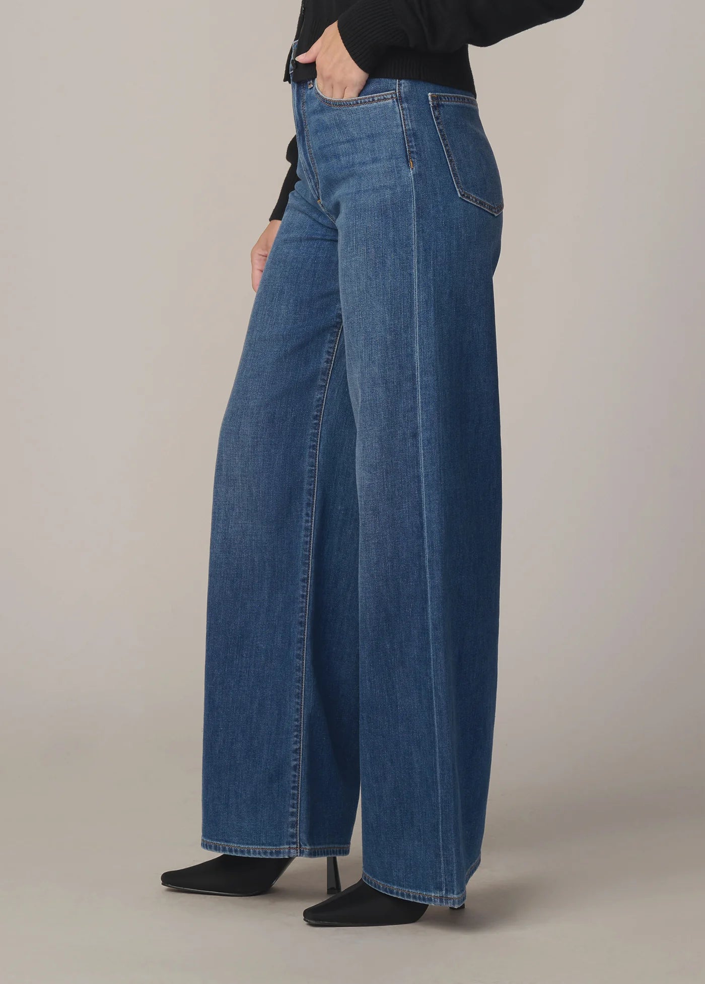 THE MIA PETITE