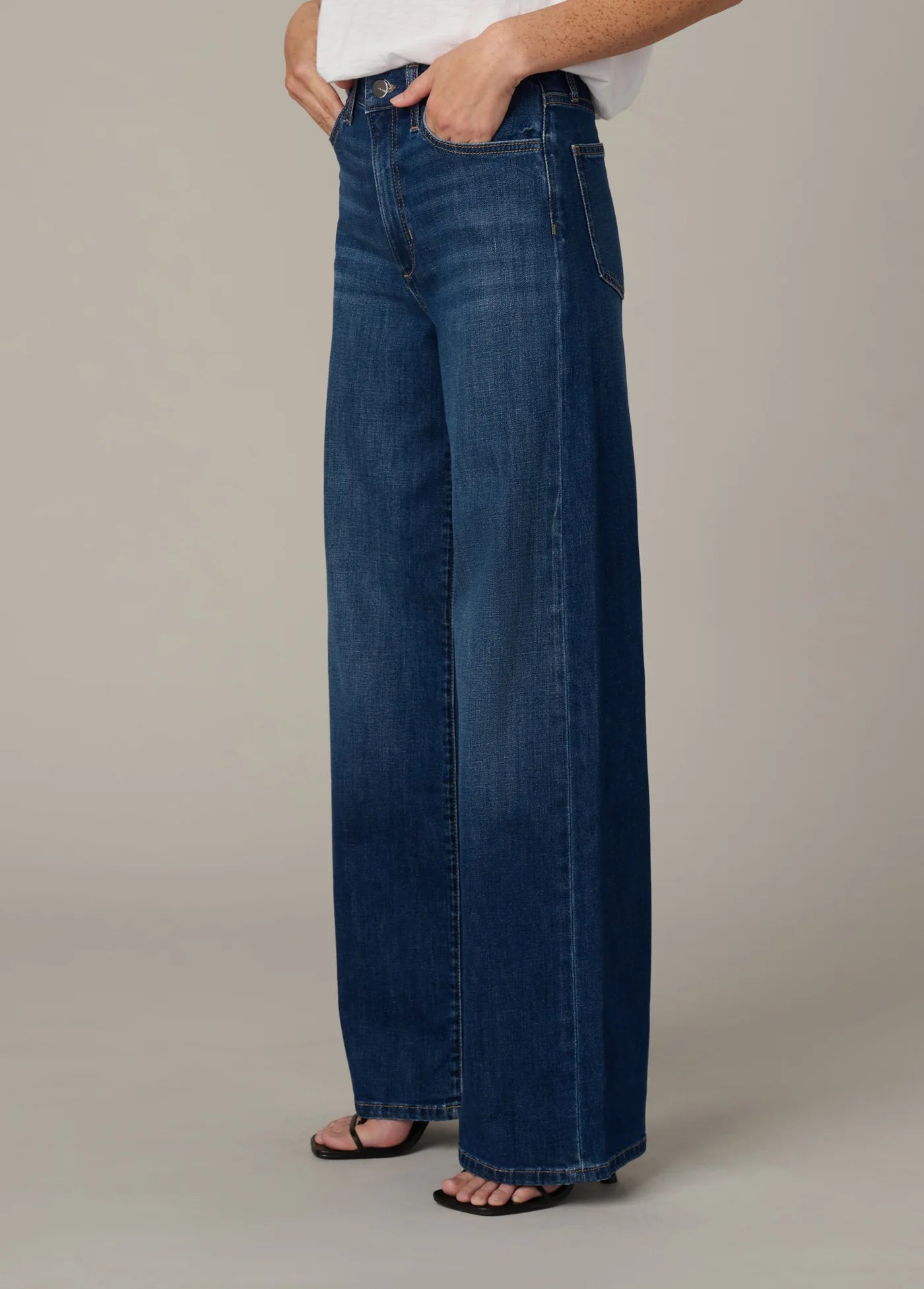 THE MIA PETITE