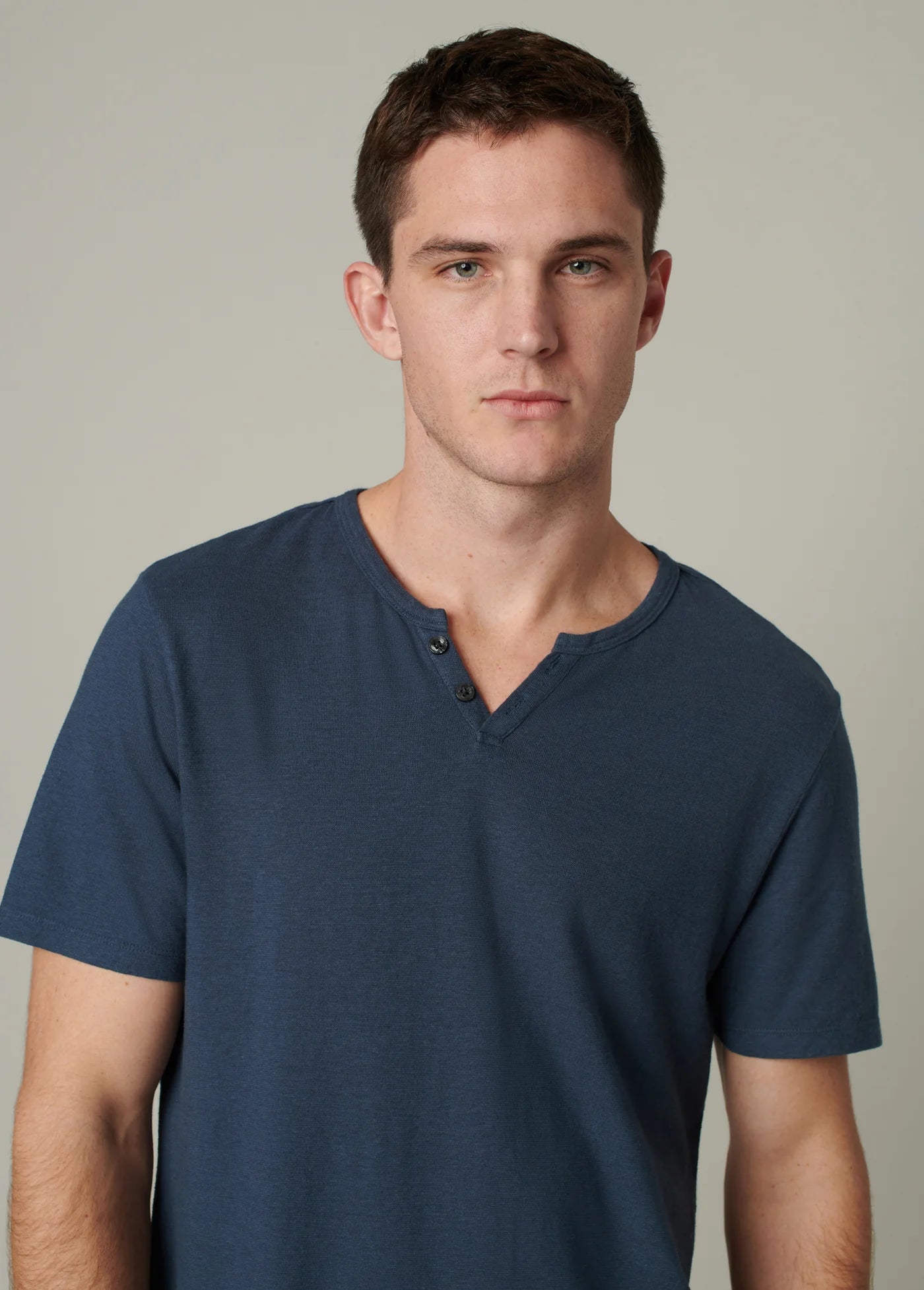 WINTZ SHORT SLEEVE HEMP HENLEY