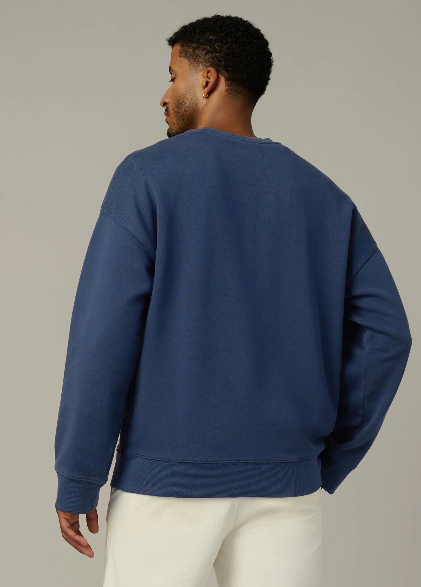 EMBROIDERY CHEST PATCH SWEATSHIRT