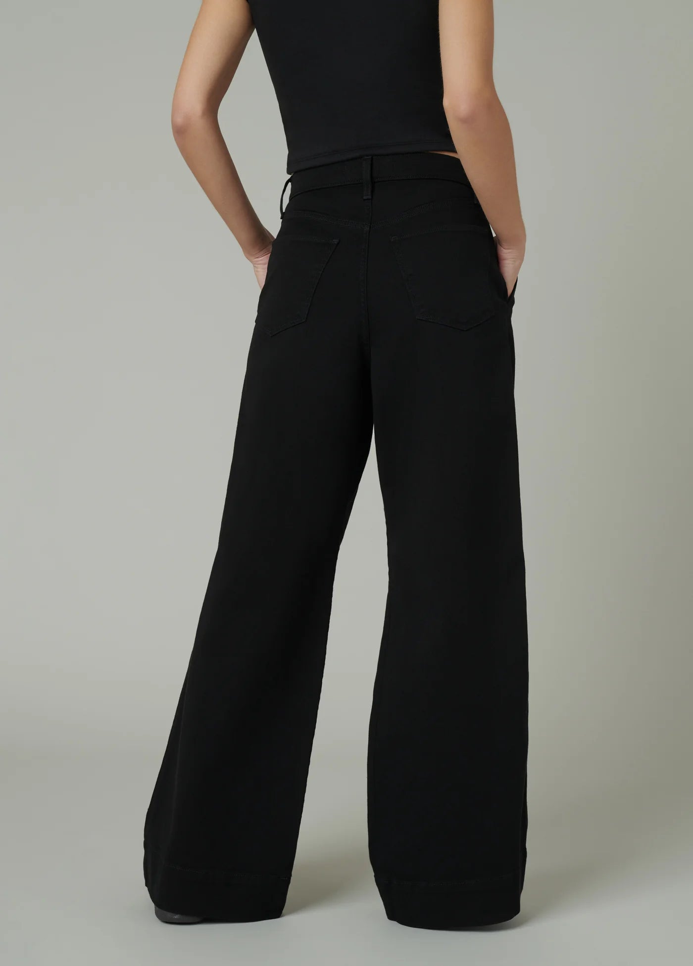 THE PLEATED DENIM TROUSER