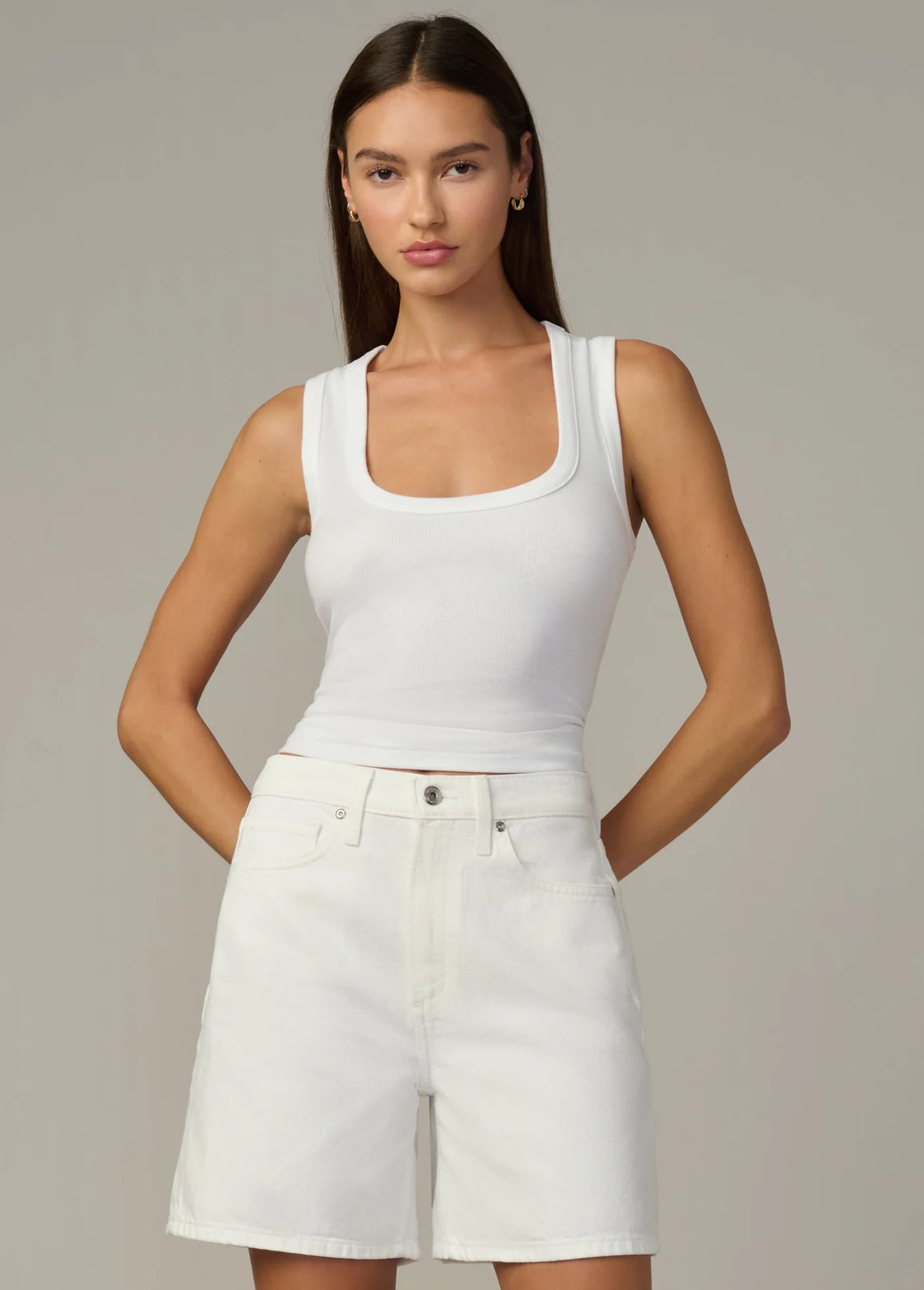 THE U NECK TANK