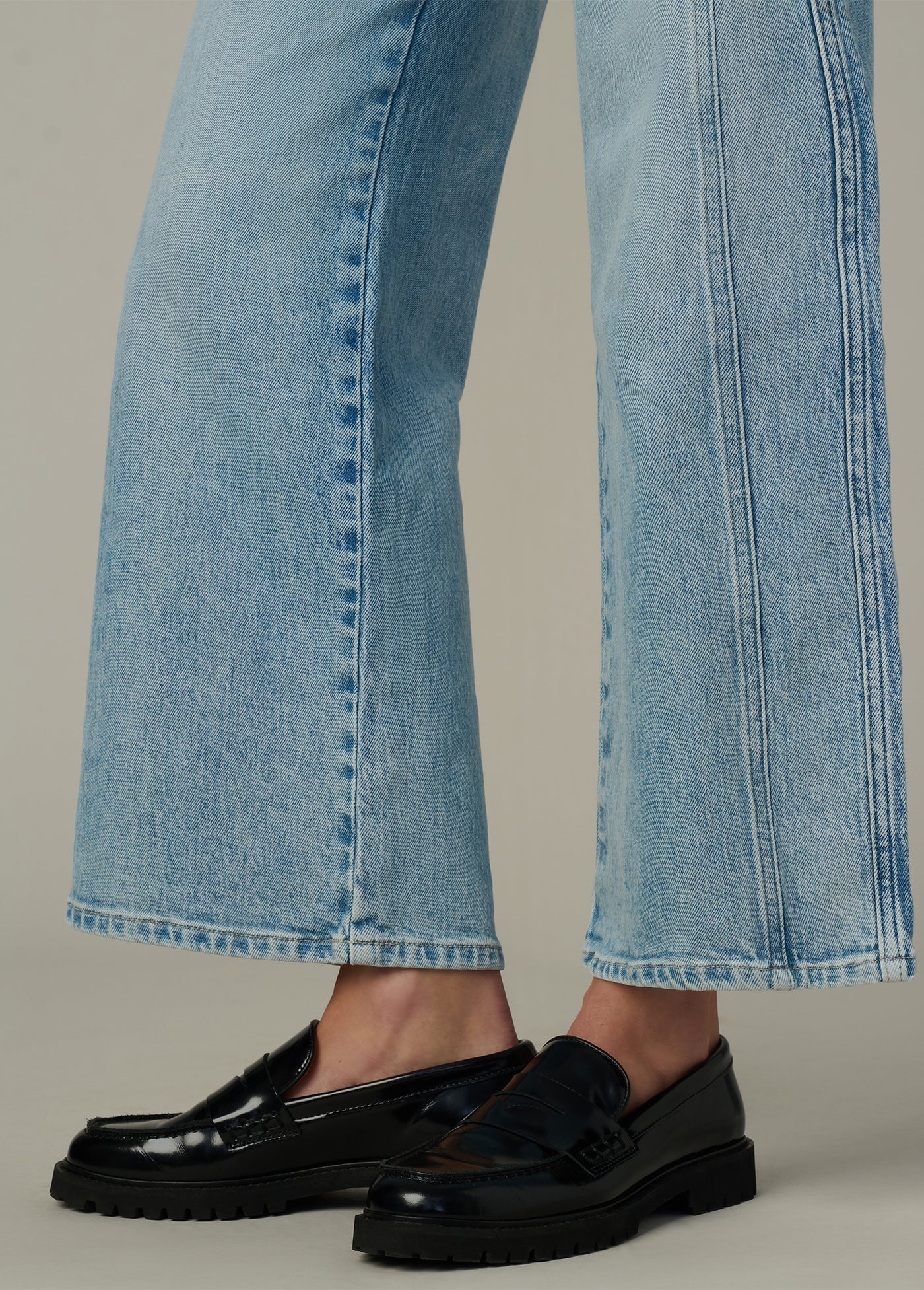 THE SEAMED MIA