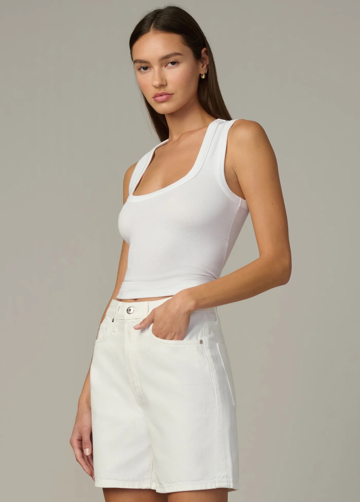 THE U NECK TANK