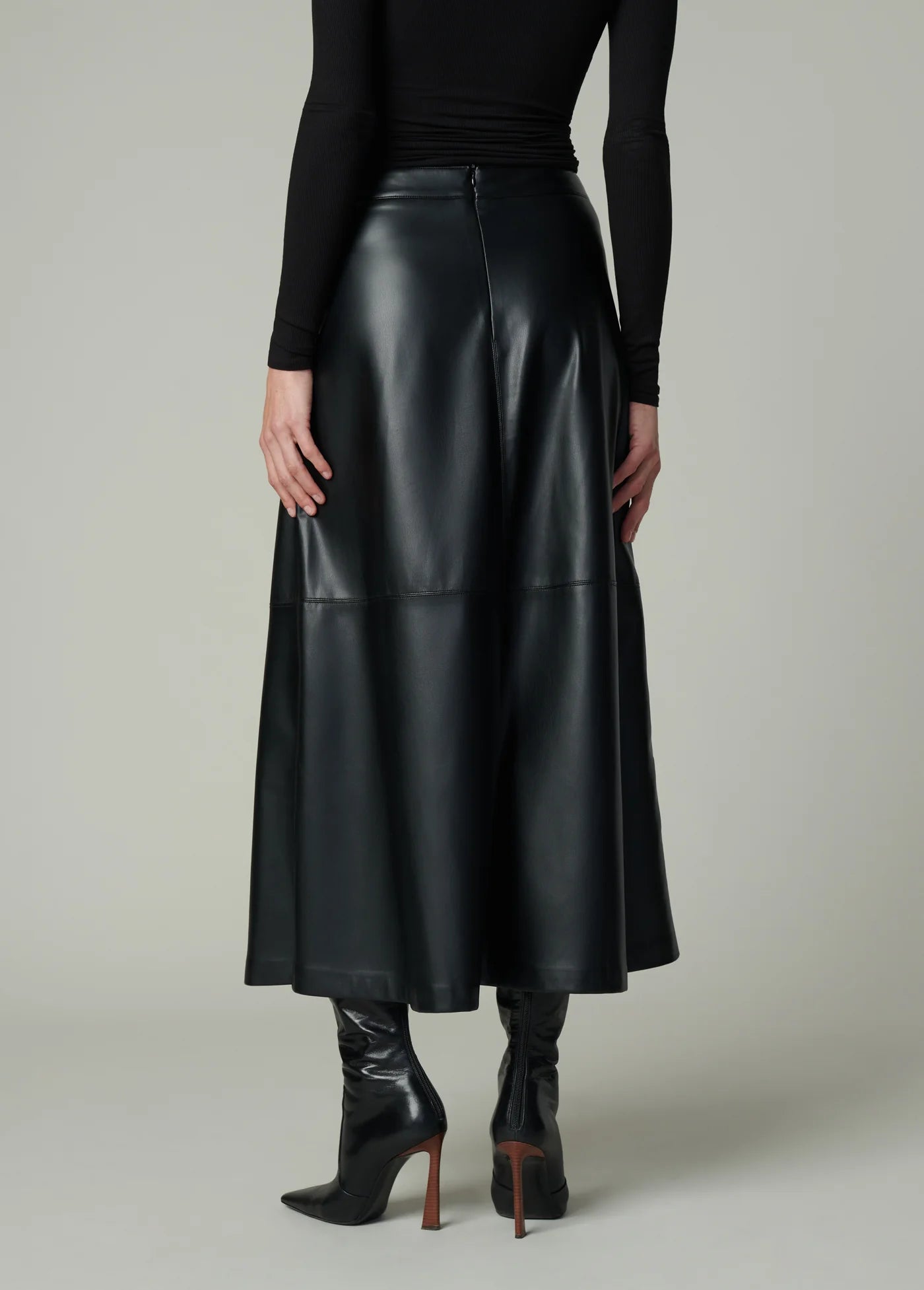 THE TAVI VEGAN LEATHER SKIRT