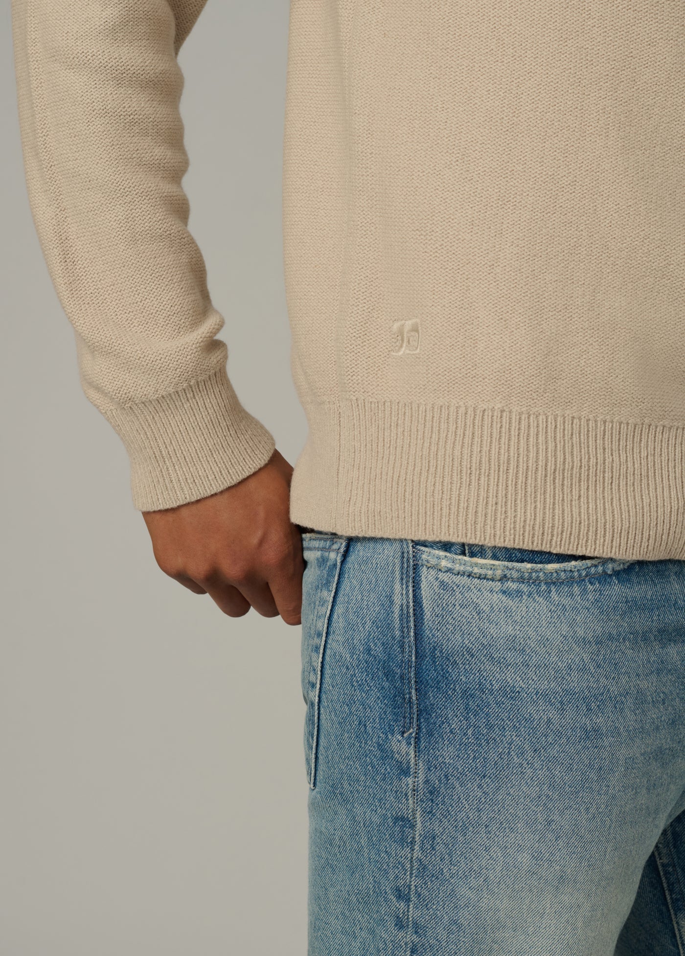 THE CLASSIC CREW NECK