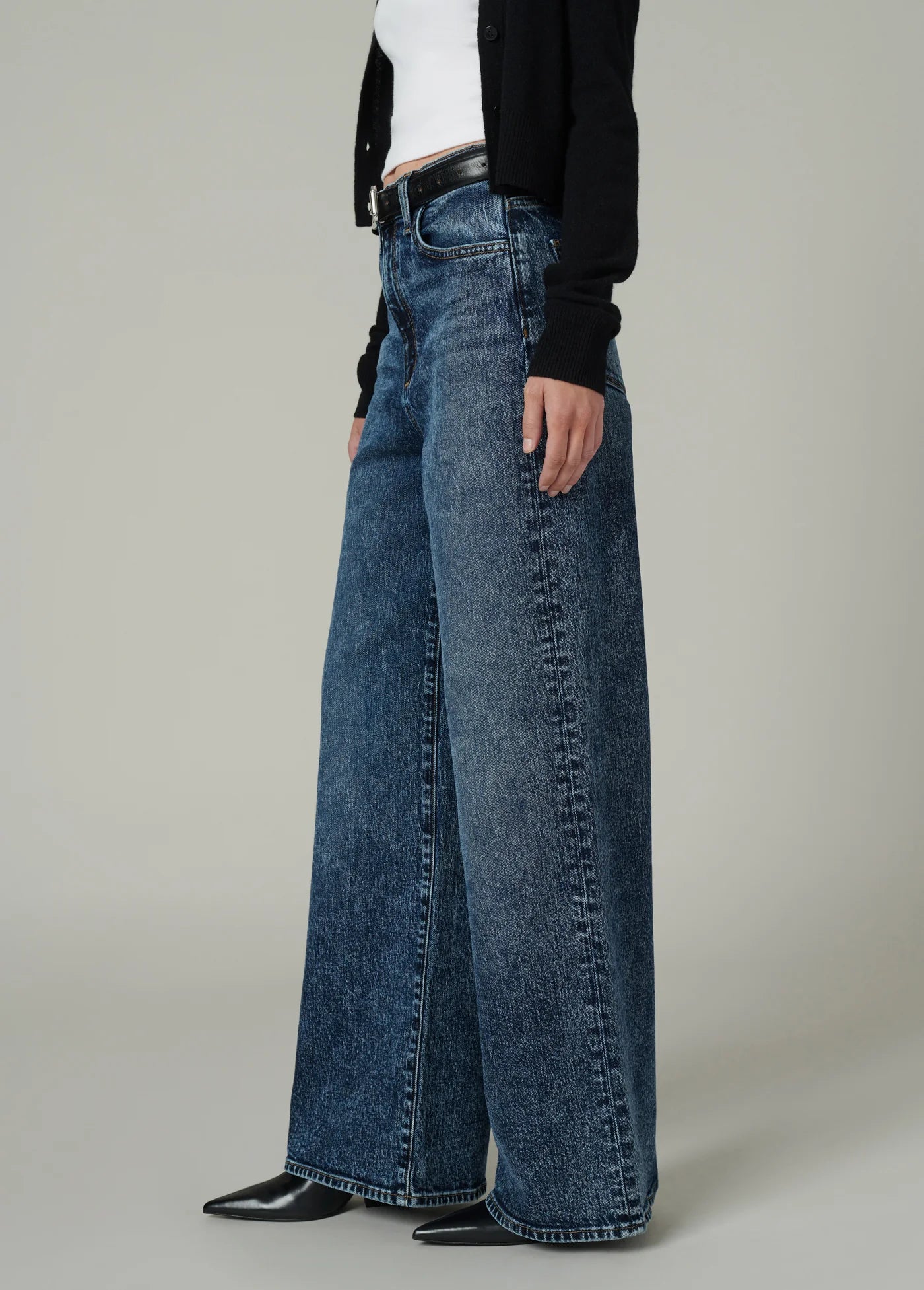 THE MIA PETITE