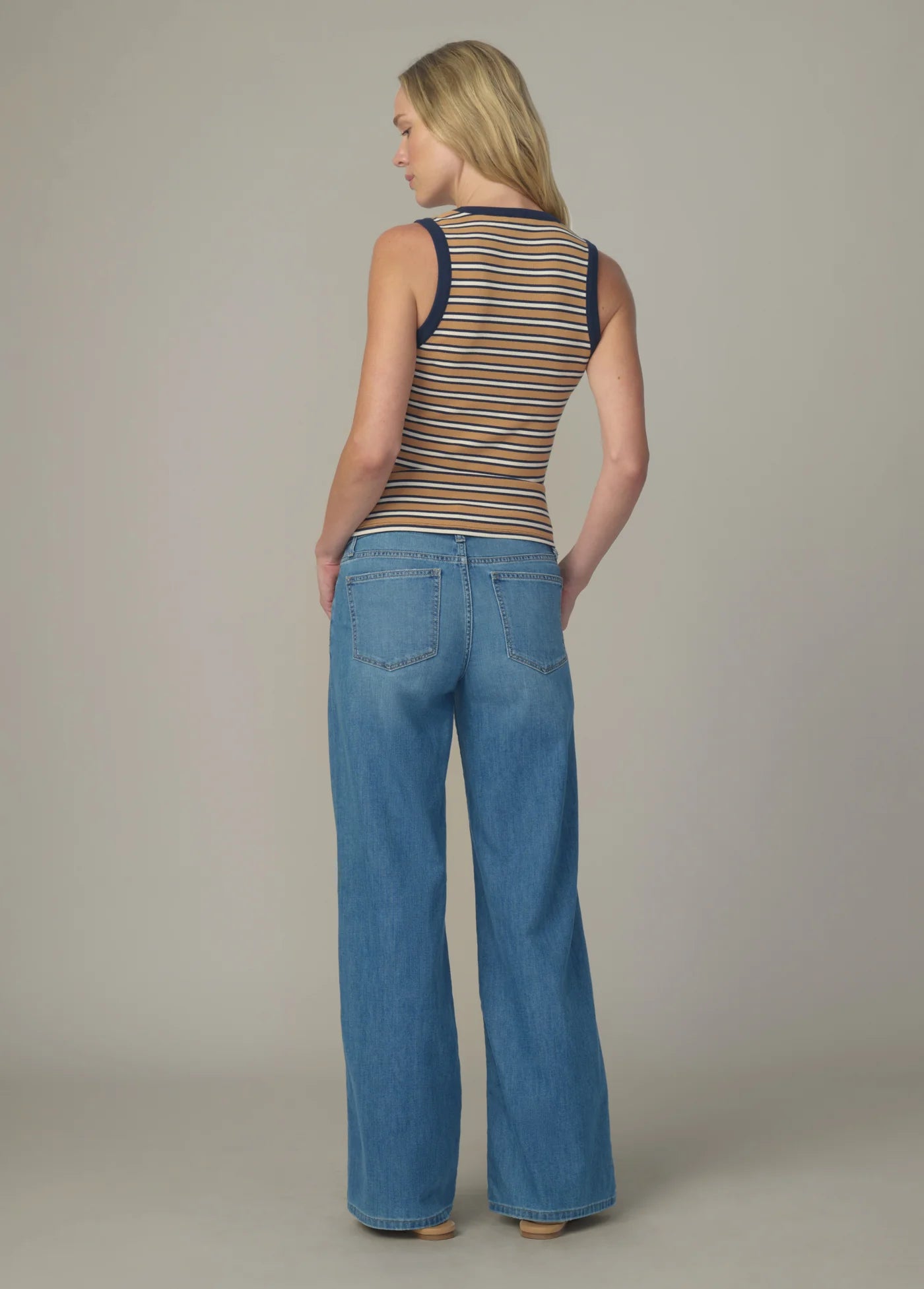 THE U NECK TANK