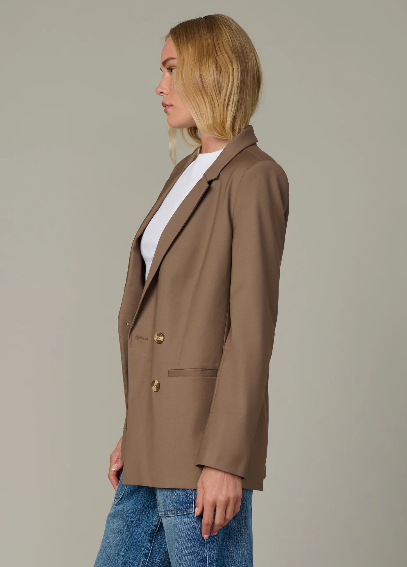 THE DOUBLE BREASTED BLAZER
