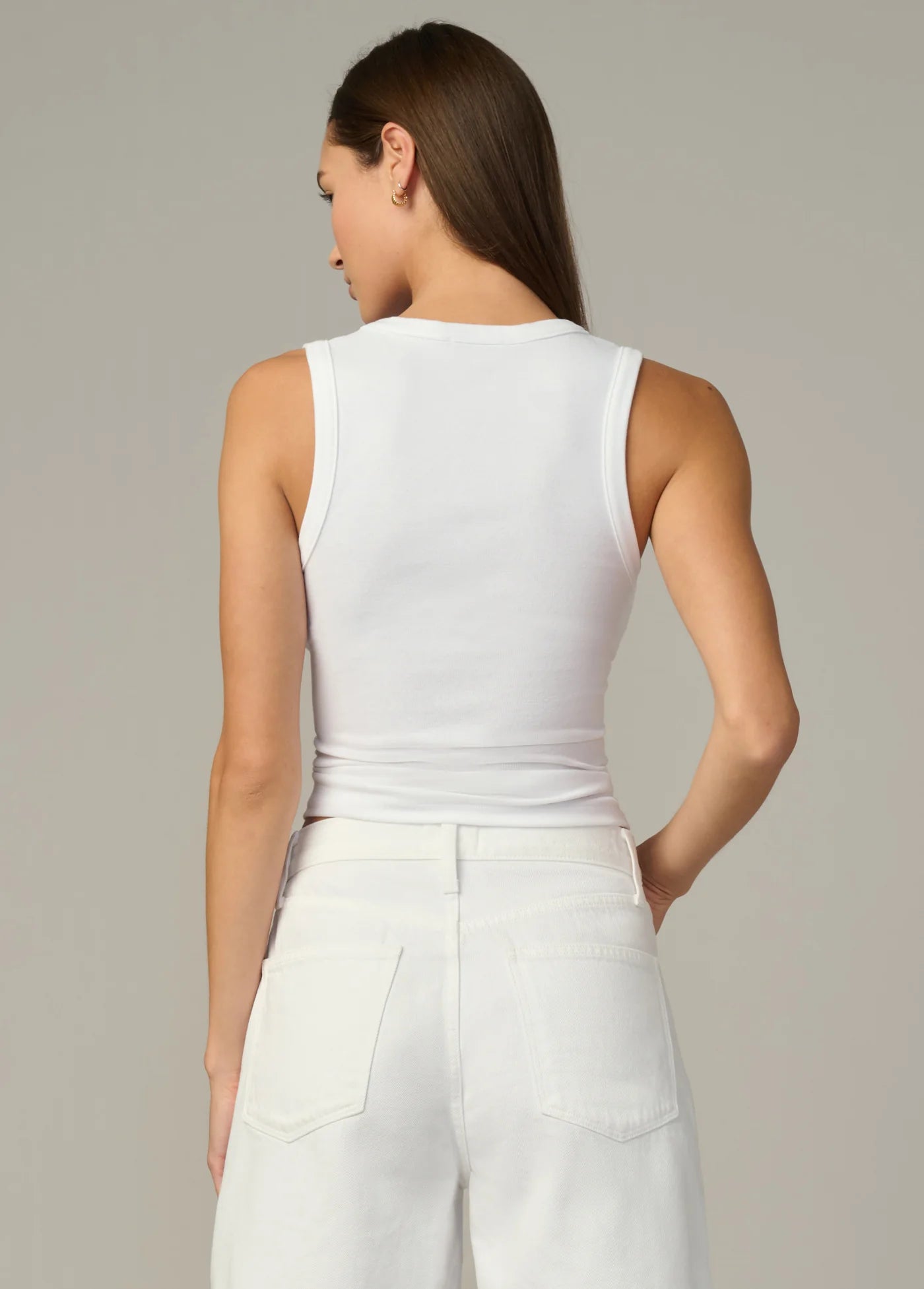 THE U NECK TANK