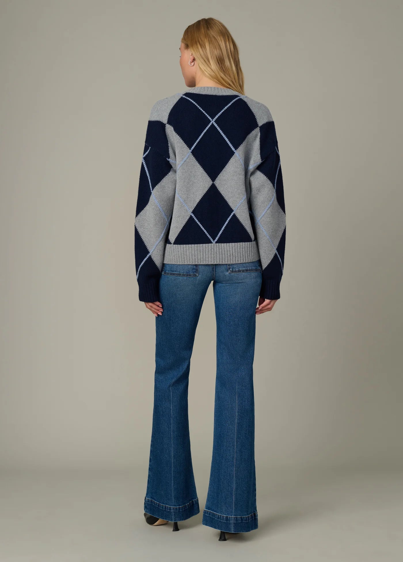 THE RELAXED FIT CARDIGAN