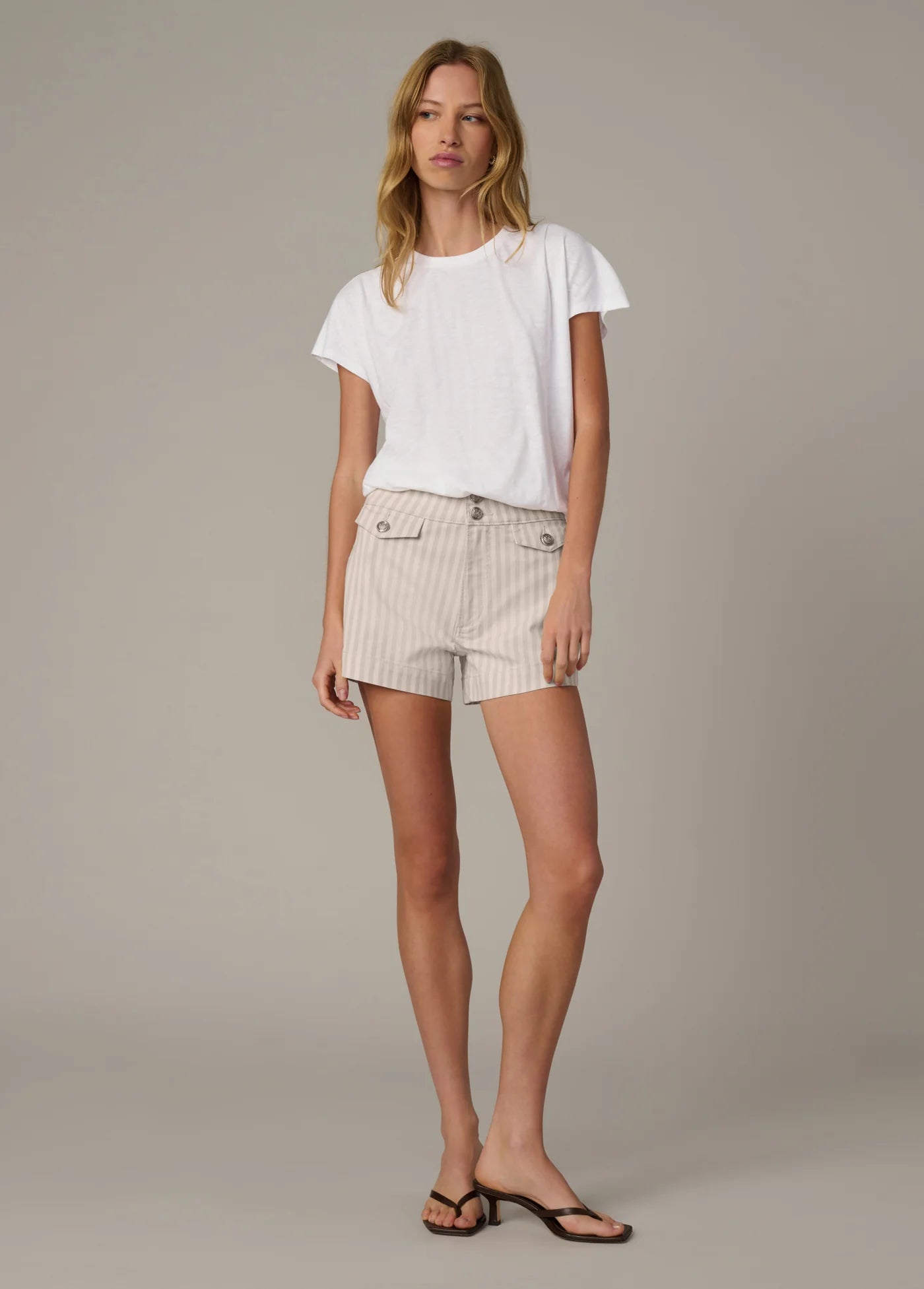 THE ELLIA SHORT