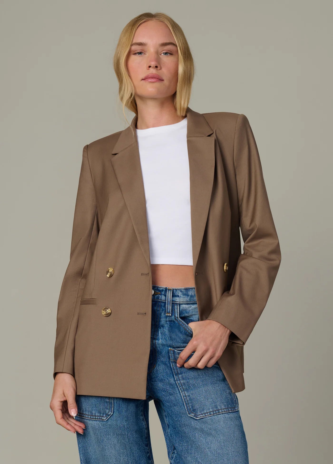 THE DOUBLE BREASTED BLAZER